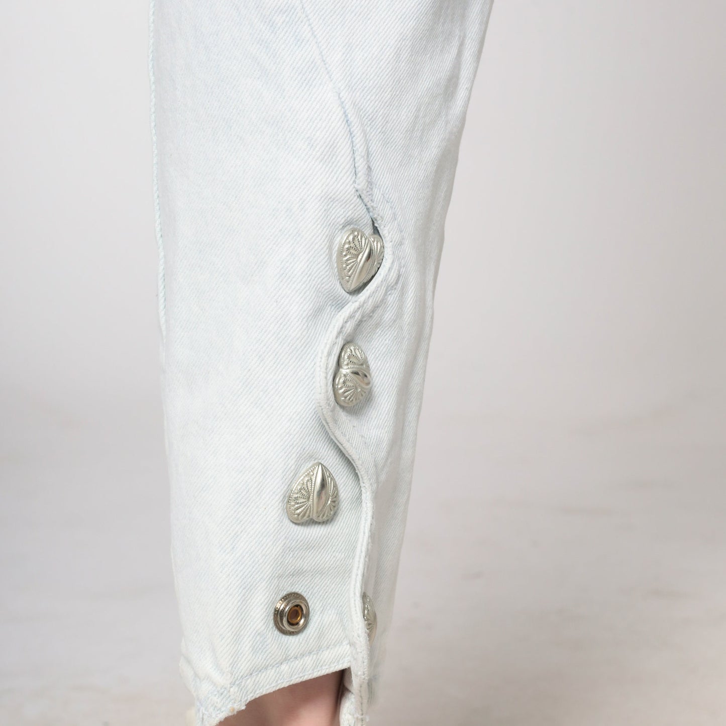 90s Jordache High Waisted Mom Jeans Pale Blue Stone Wash Heart Snap Ankle Extra Small