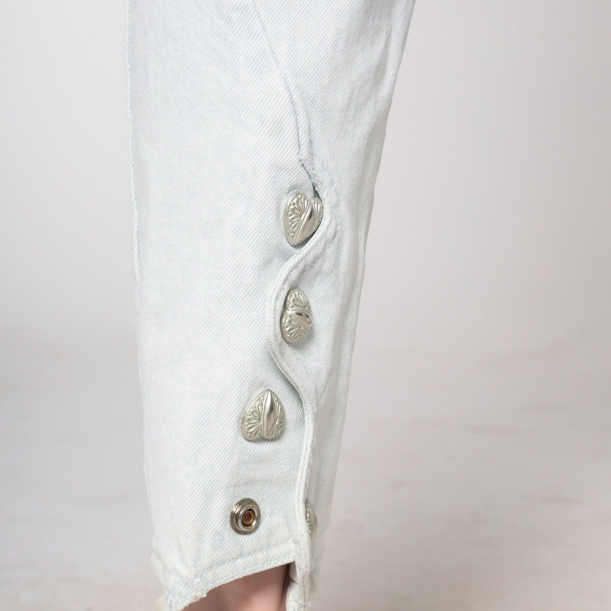 90s Jordache High Waisted Mom Jeans Pale Blue Stone Wash Heart Snap Ankle Extra Small