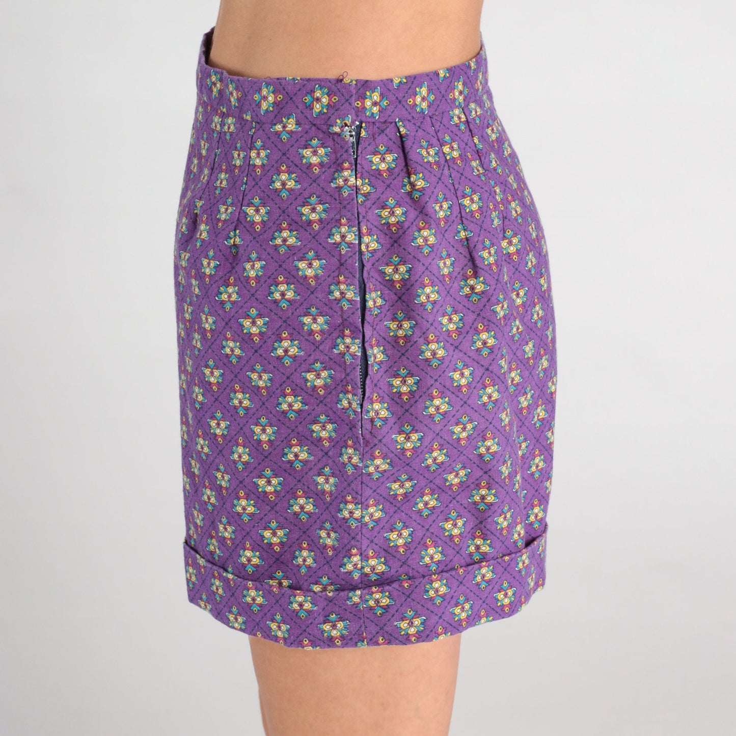 70s Purple Geometric High-Waisted Shorts Cuffed Trouser Bottoms Small