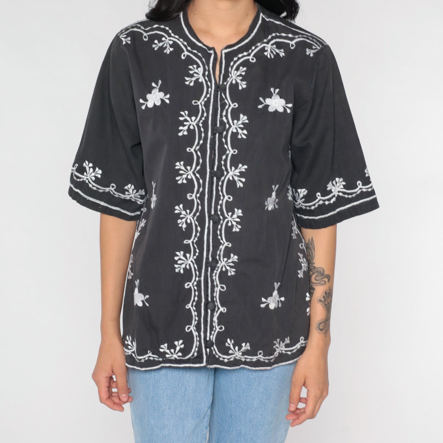 90s Charcoal Floral Embroidered Button-Up Blouse Short Sleeve Medium