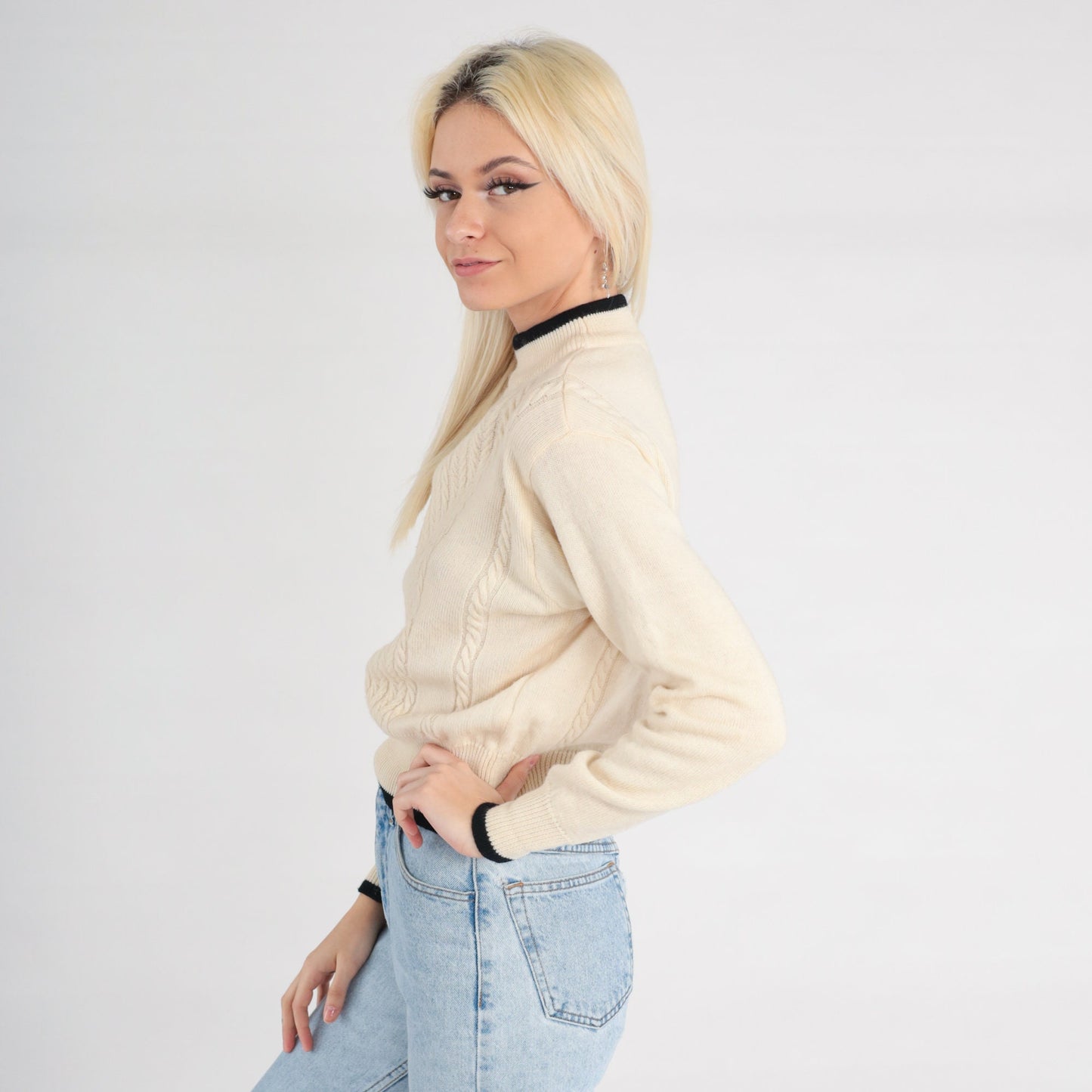 90s Liz Claiborne Cream Wool Cable Knit Crewneck Sweater Small S