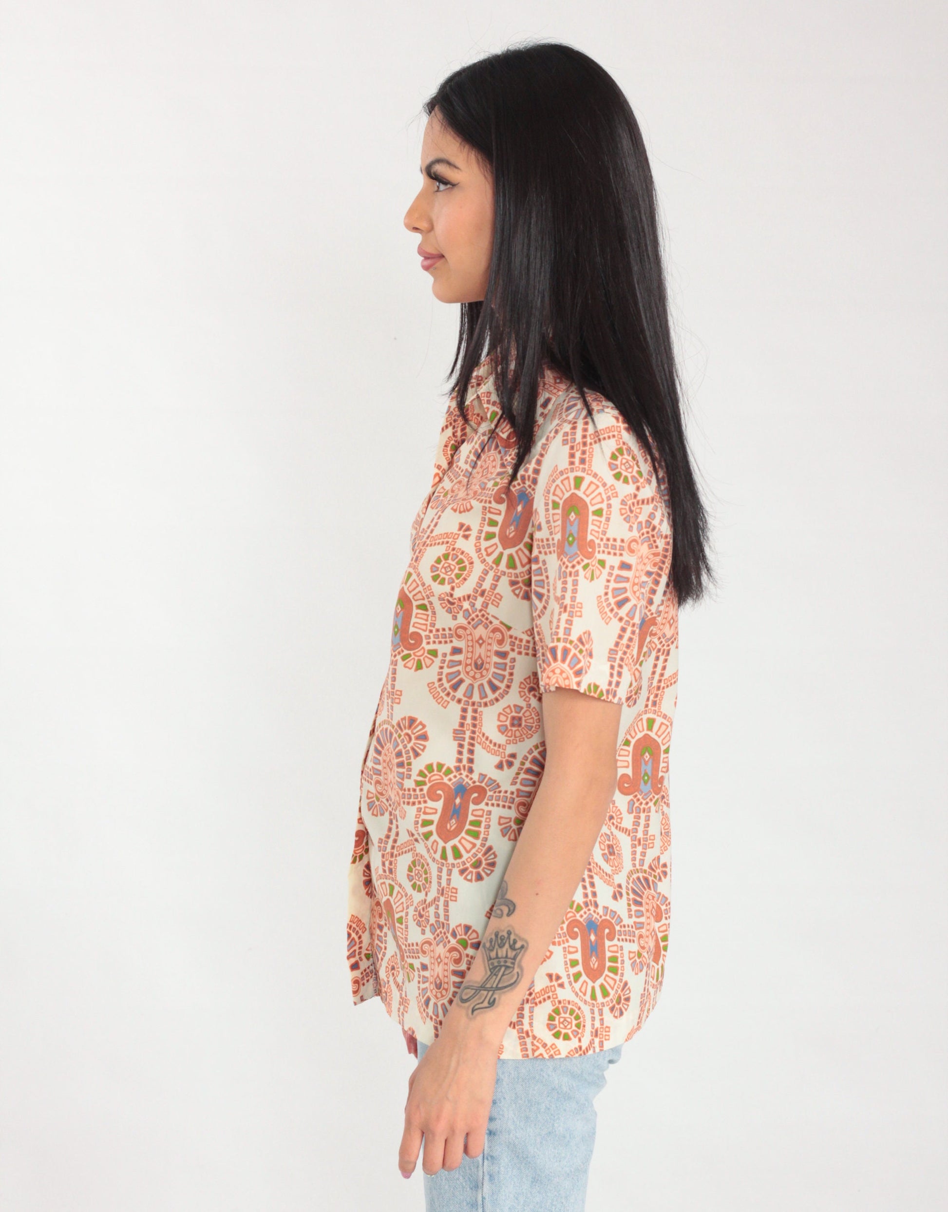 70s Abstract Geometric Print Button-Up Blouse Off-White Dagger Collar Small