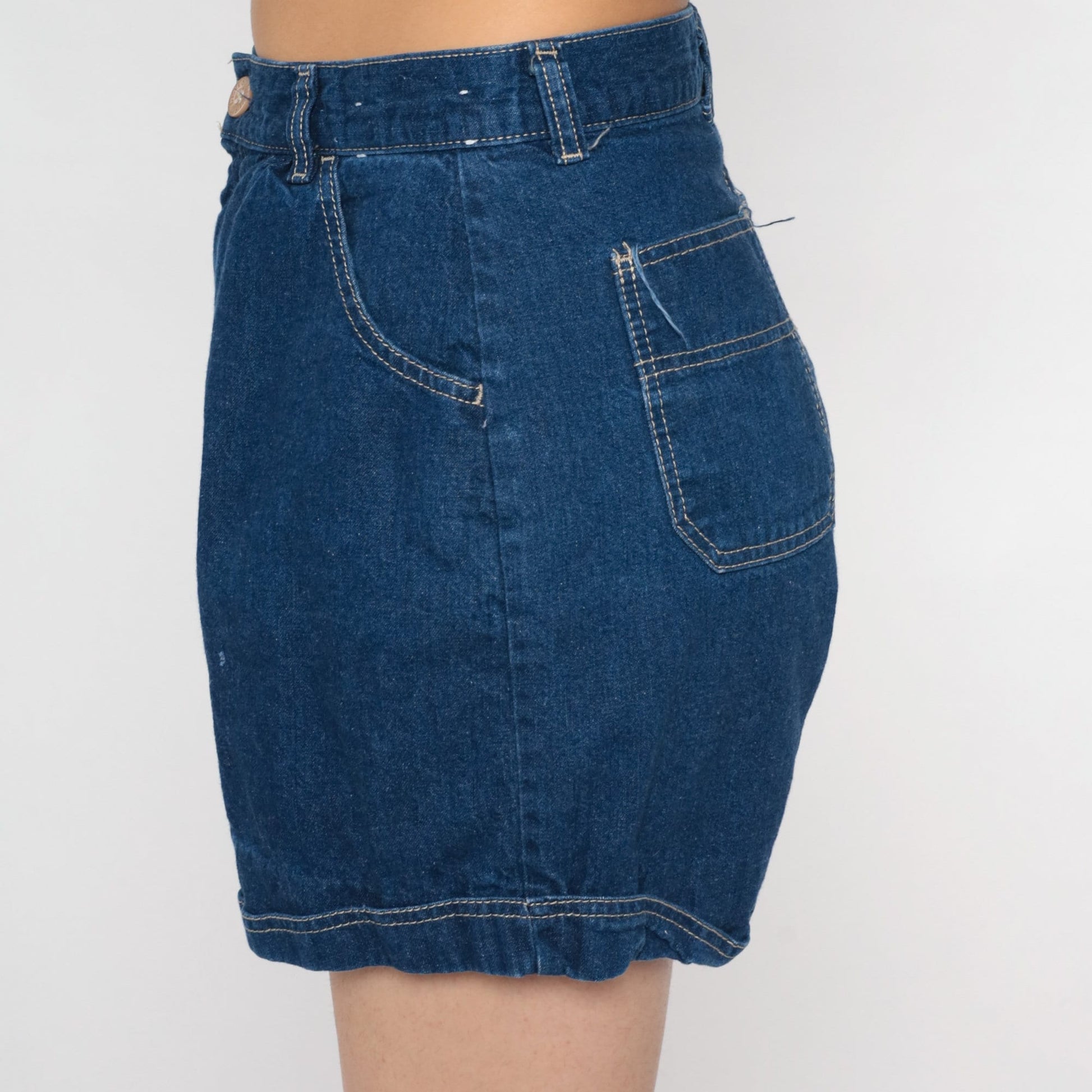 90s Levi's High Waisted Pleated Denim Shorts Dark Blue Small