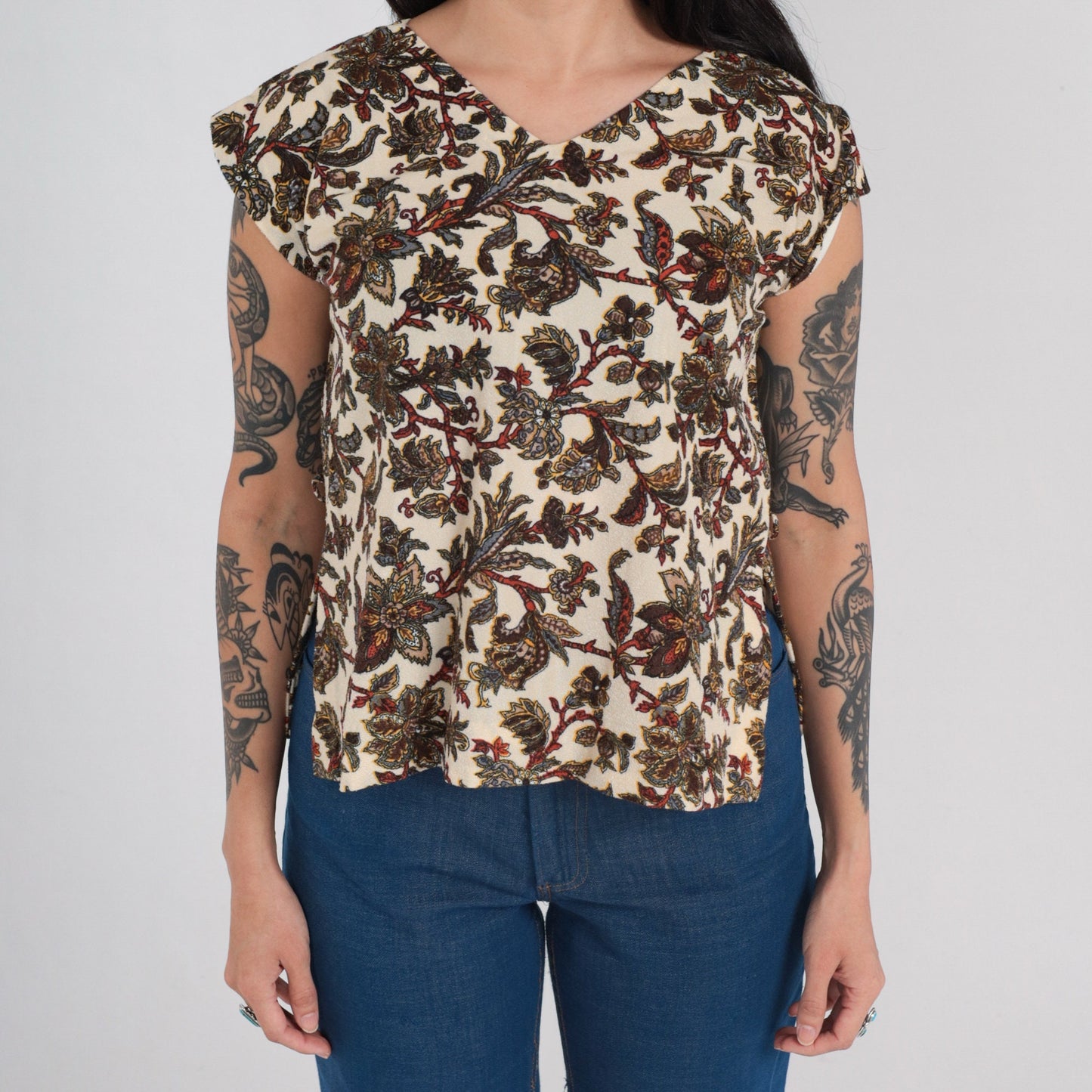 70s Paisley Floral Cap Sleeve Blouse Cream V Neck Medium