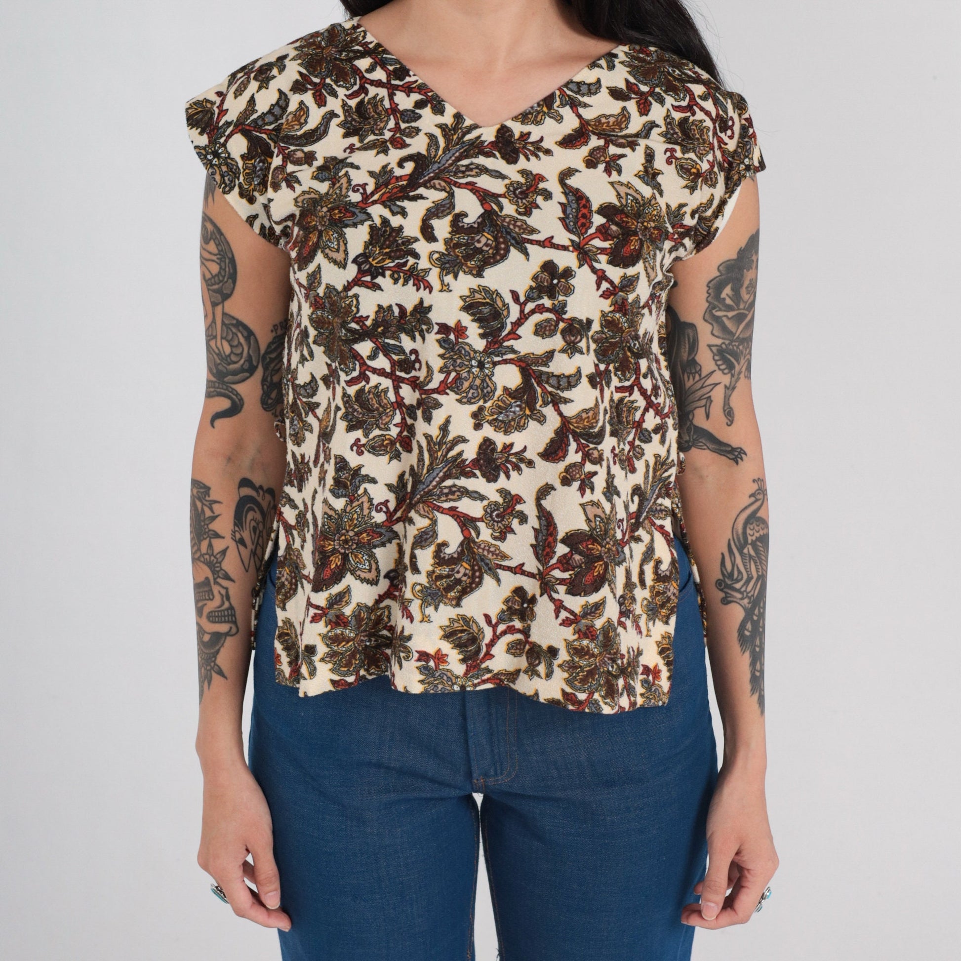 70s Paisley Floral Cap Sleeve Blouse Cream V Neck Medium