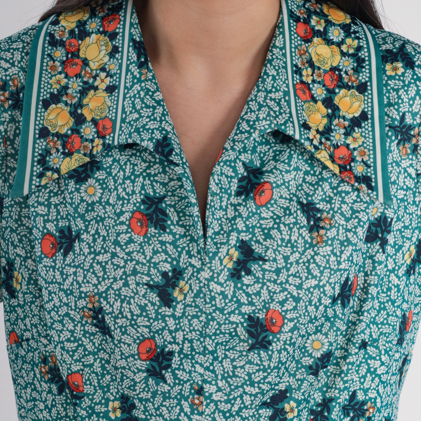 70s Green Floral Mini Dress Collared Shift Short Sleeve V Neck Medium