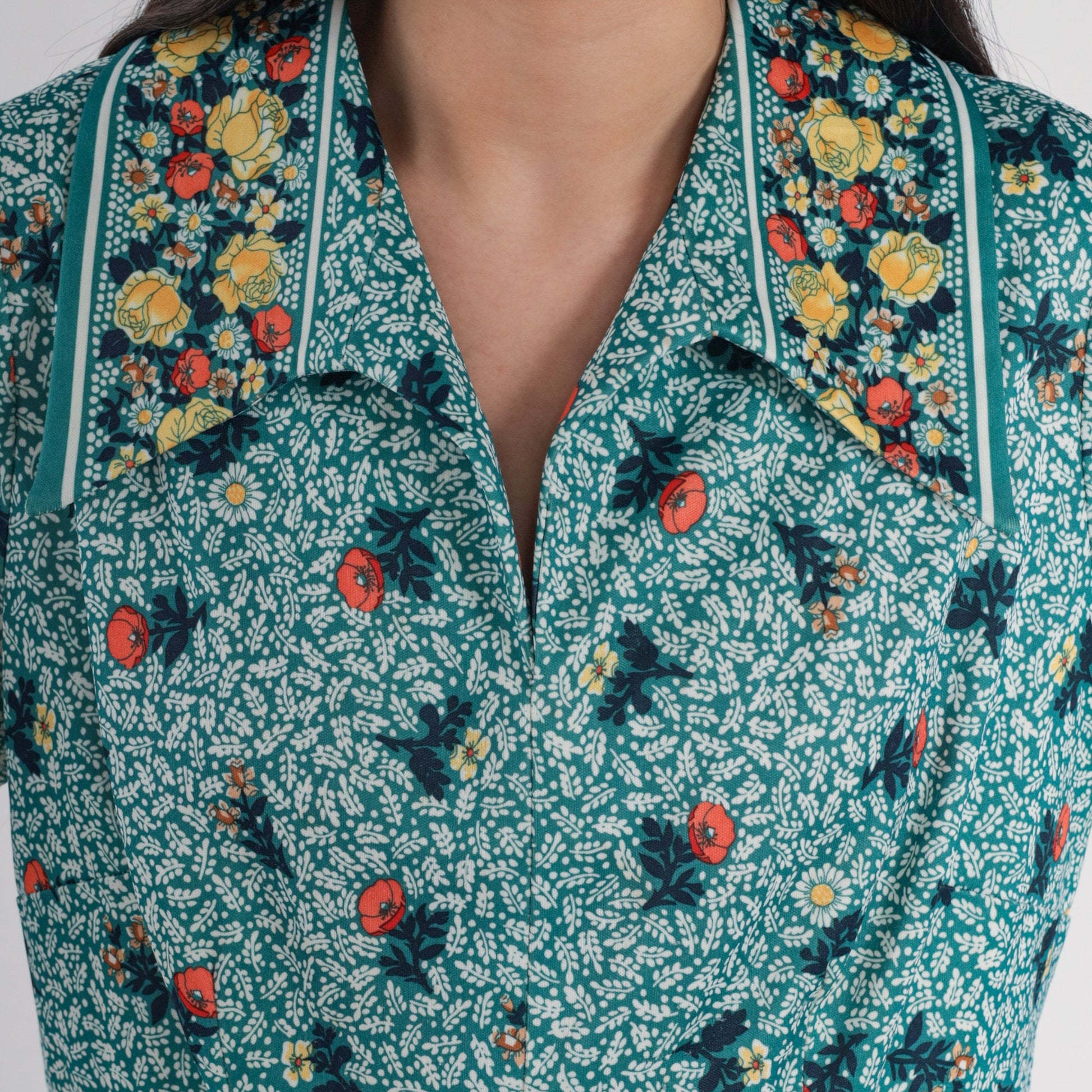 70s Green Floral Mini Dress Collared Shift Short Sleeve V Neck Medium
