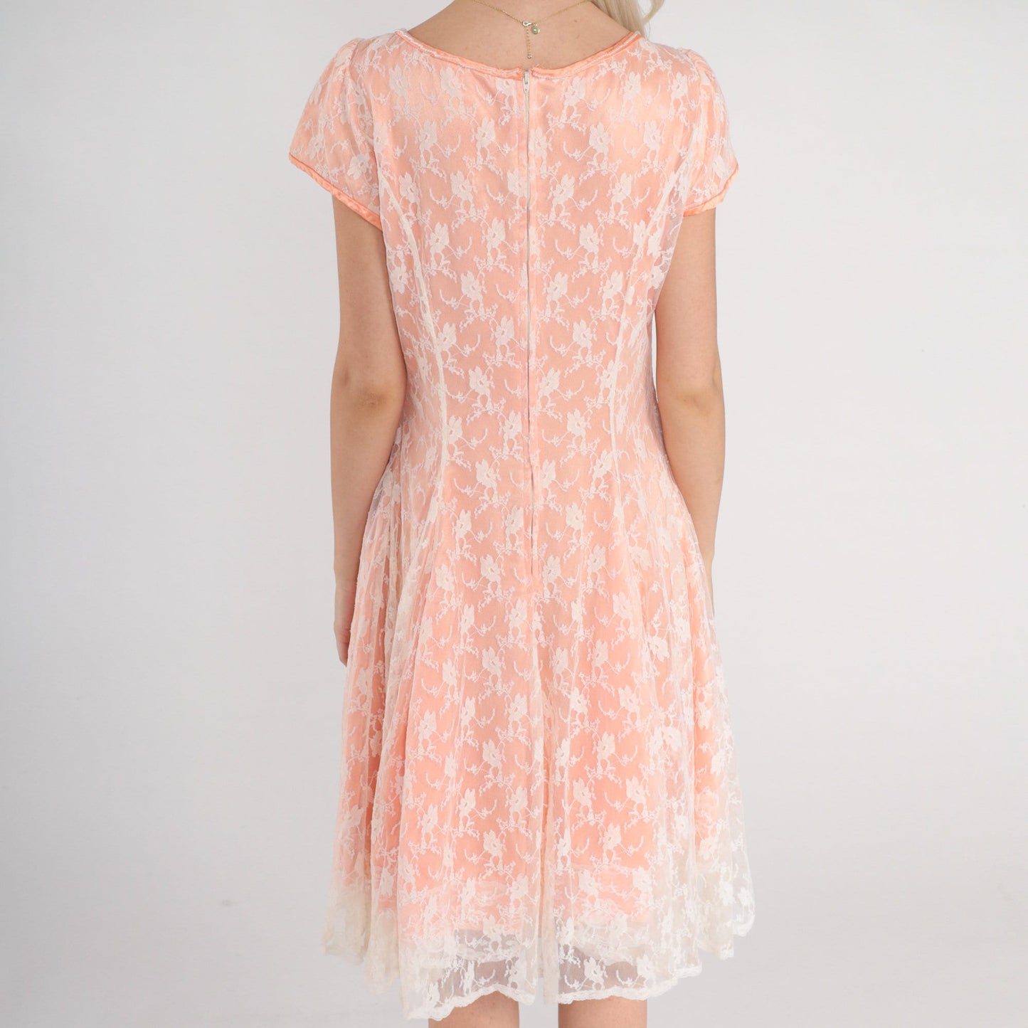 90s Peach Lace Dress White Floral Overlay Pearl Beaded Short Sleeve Knee Length Medium