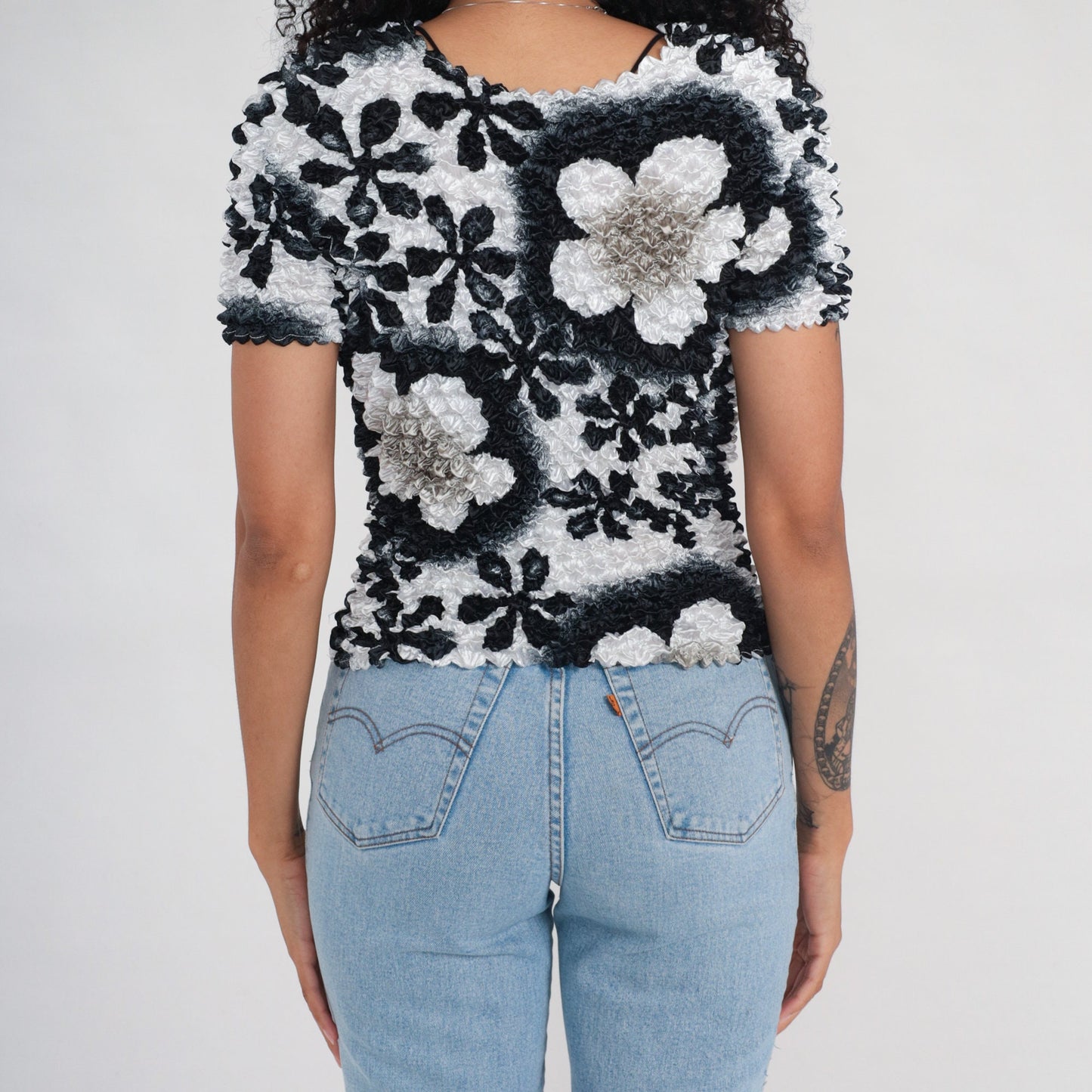 Y2K Black White Floral Popcorn Textured Blouse Short Sleeve Small Medium Large