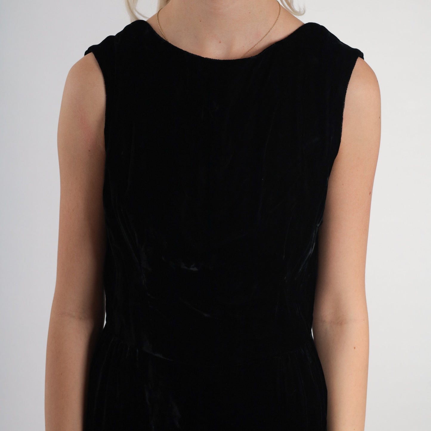 70s Black Velvet Shift Dress Low Back Sleeveless Small