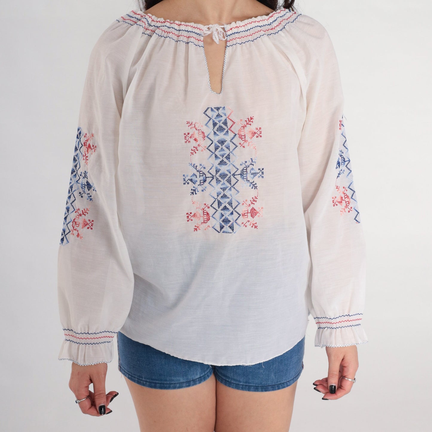80s White Embroidered Peasant Blouse Keyhole Drawstring Neckline Small Medium