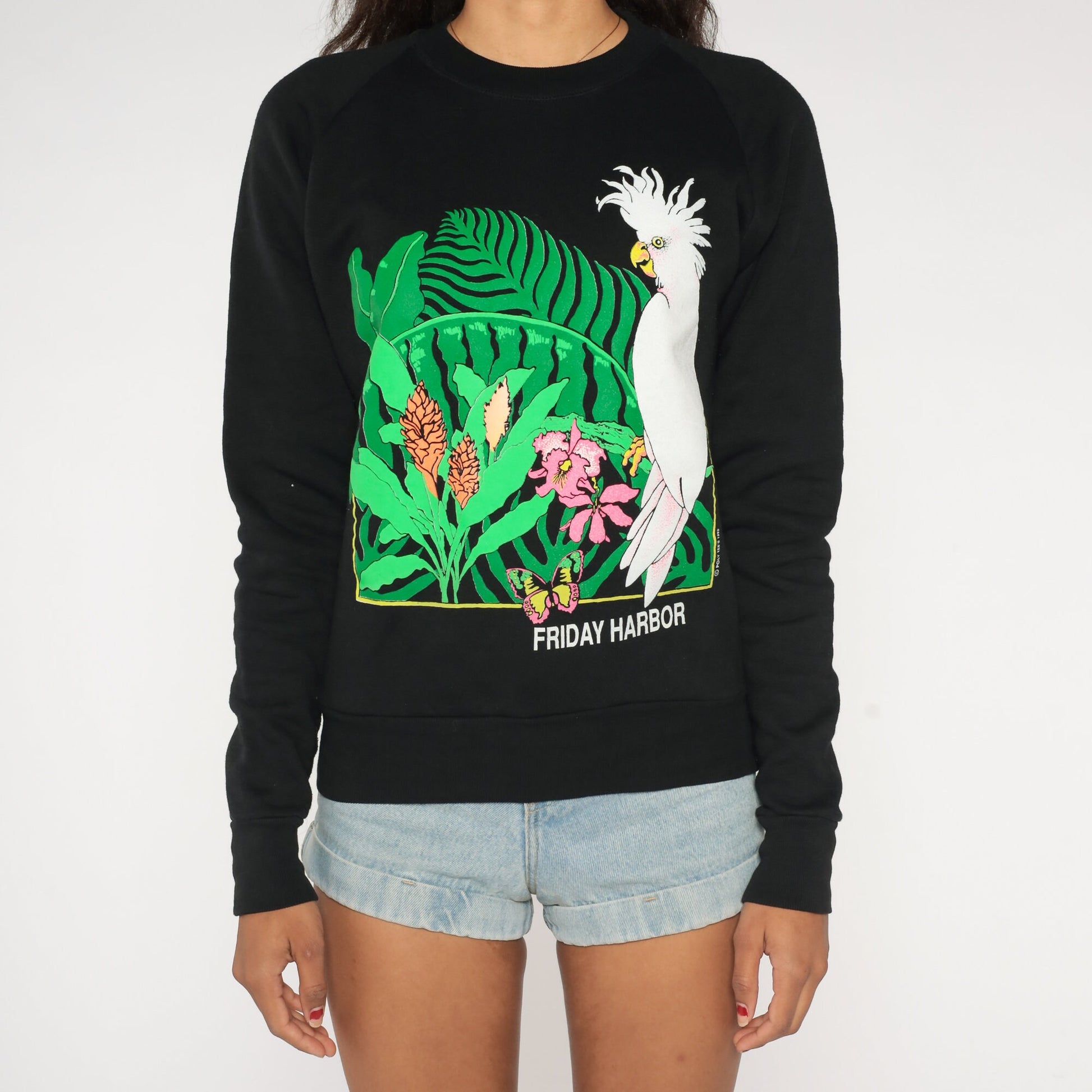 90s Friday Harbor Cockatoo Tropical Raglan Sweatshirt Black Graphic Extra Small