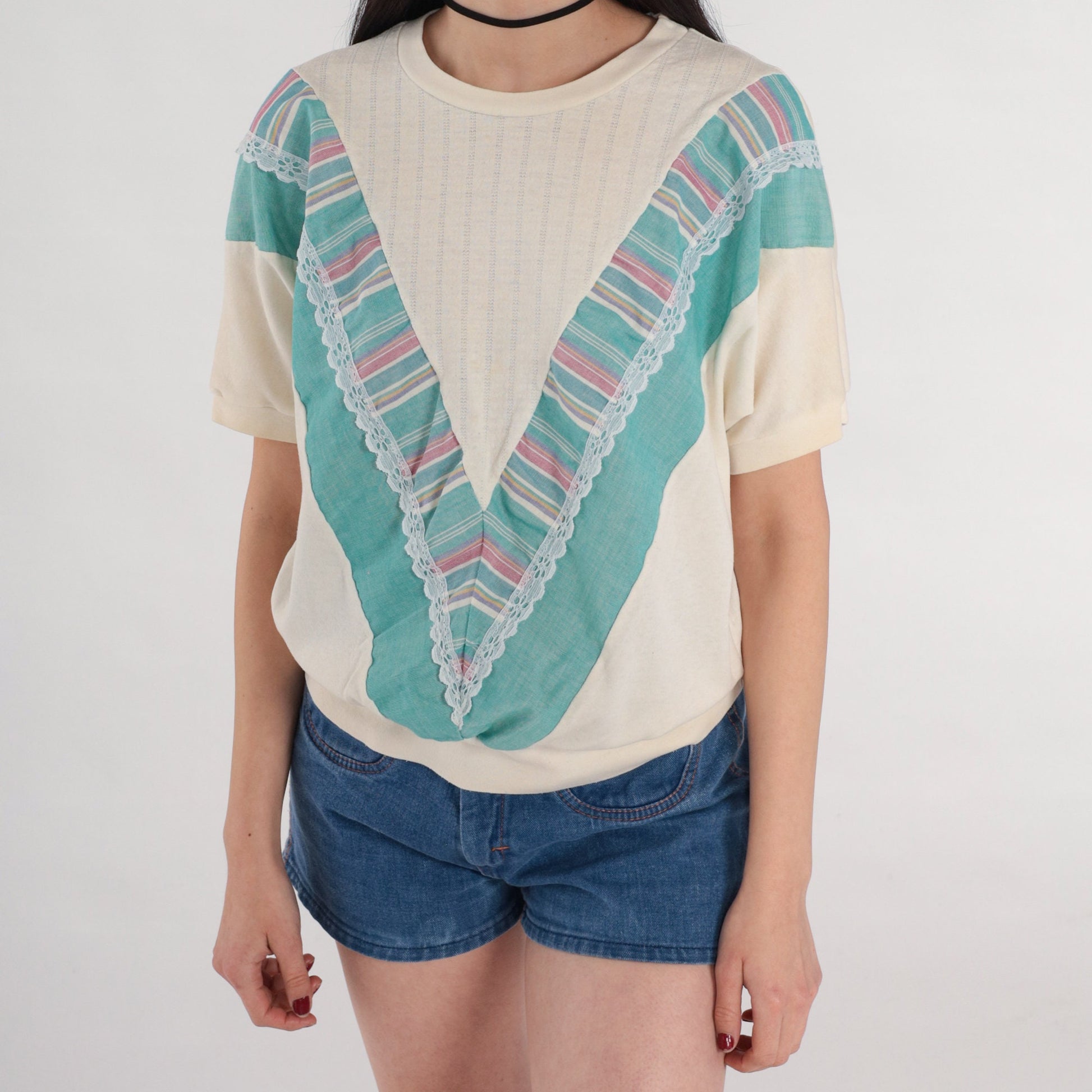 80s Chevron Striped Ribbed T-Shirt Cream Lace Trim Short Sleeve Medium M