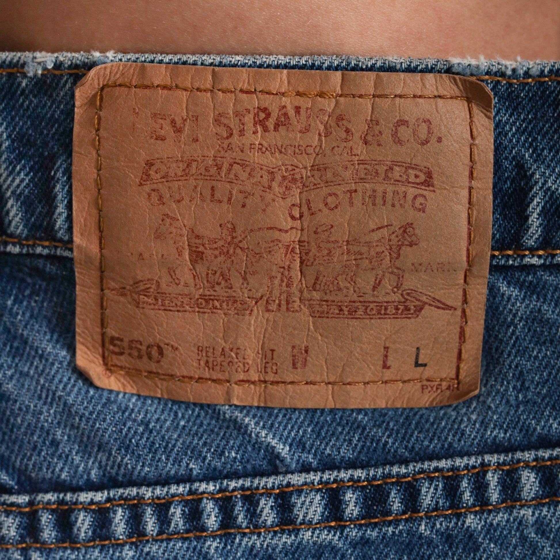 90s Levi's 550 High Waisted Tapered Jeans Blue Denim Long 11