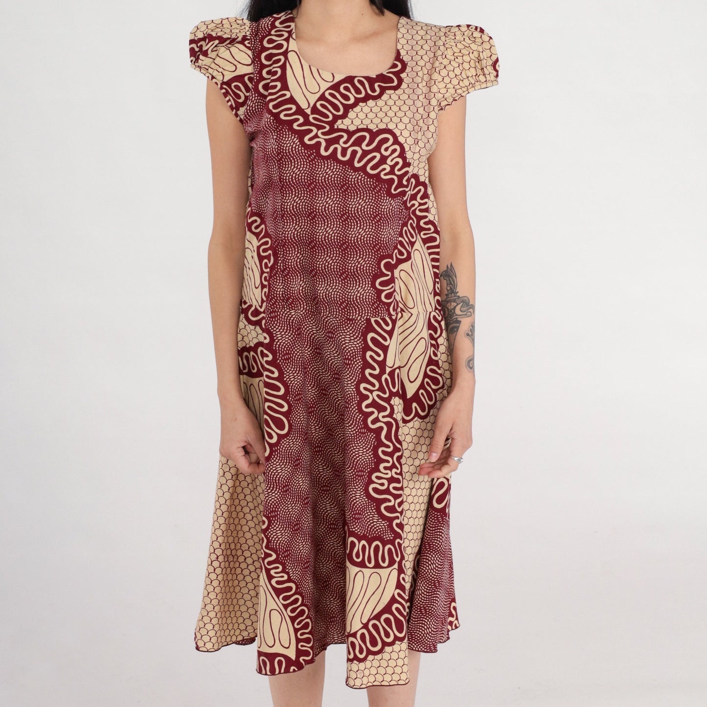 90s Ghanaian Midi Dress Puff Sleeve Tan Red Abstract Print Medium