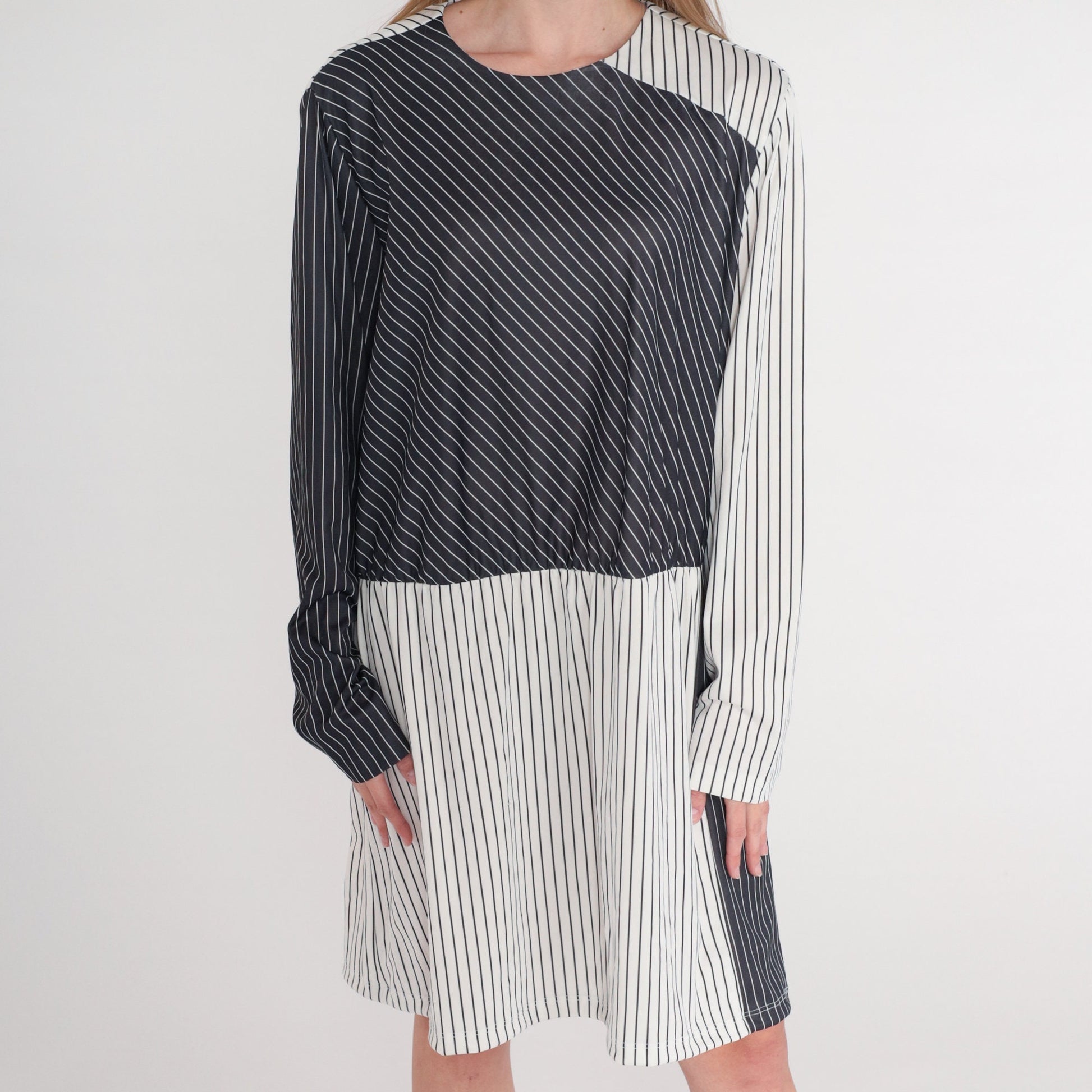 70s Black and White Striped Mini Dress Long Sleeve Shift Keyhole Back Large L