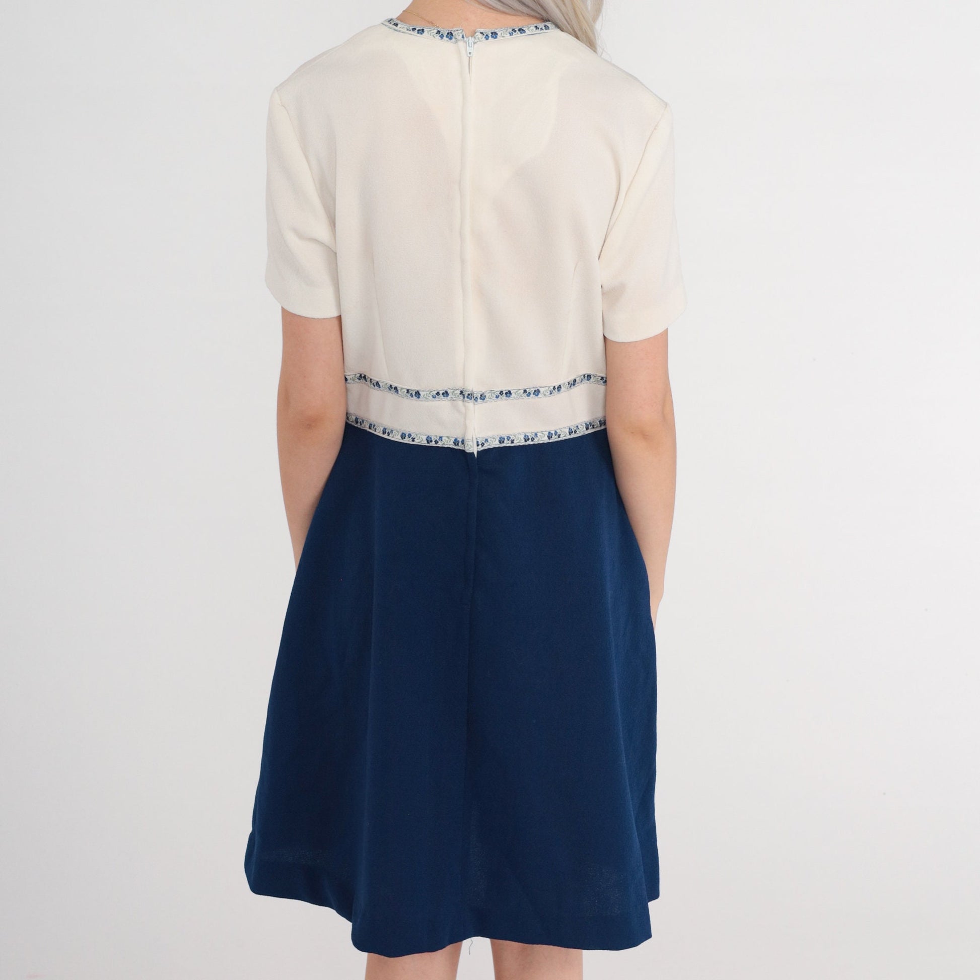 70s Blue White Color Block Mini Dress V-Neck High Waist Floral Trim Medium