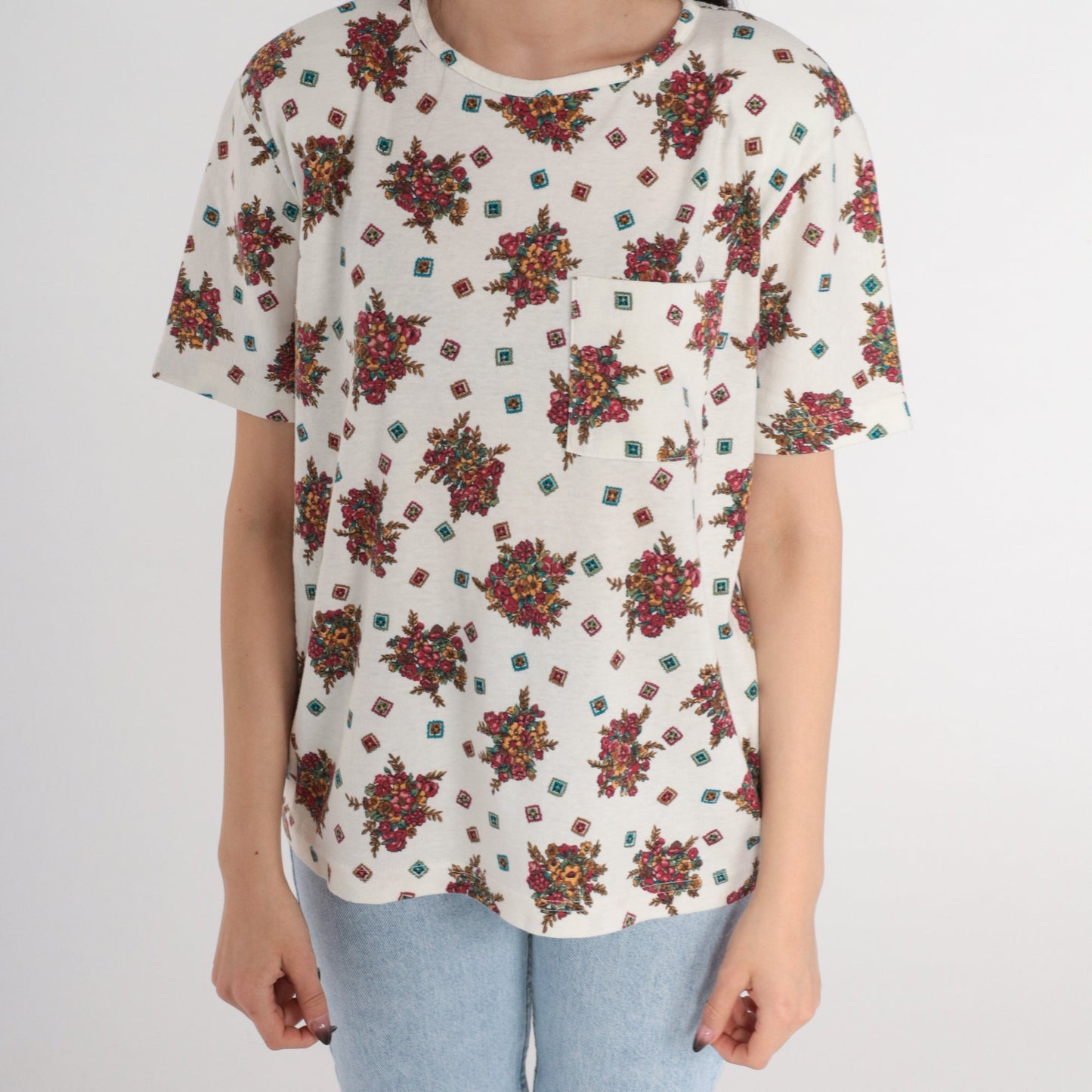 90s Floral Tile Print Pocket T-Shirt White Graphic Tee Small S