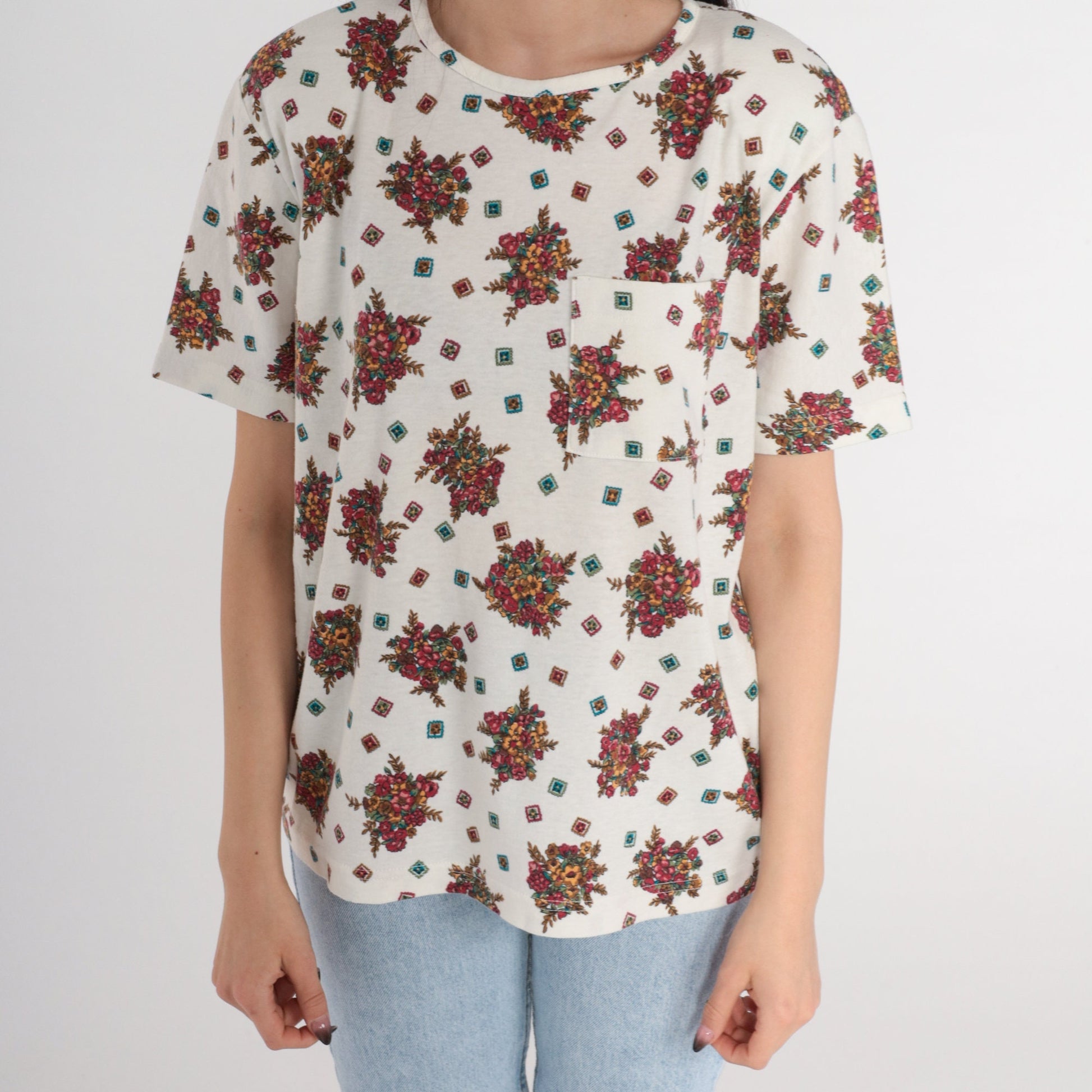 90s Floral Tile Print Pocket T-Shirt White Graphic Tee Small S