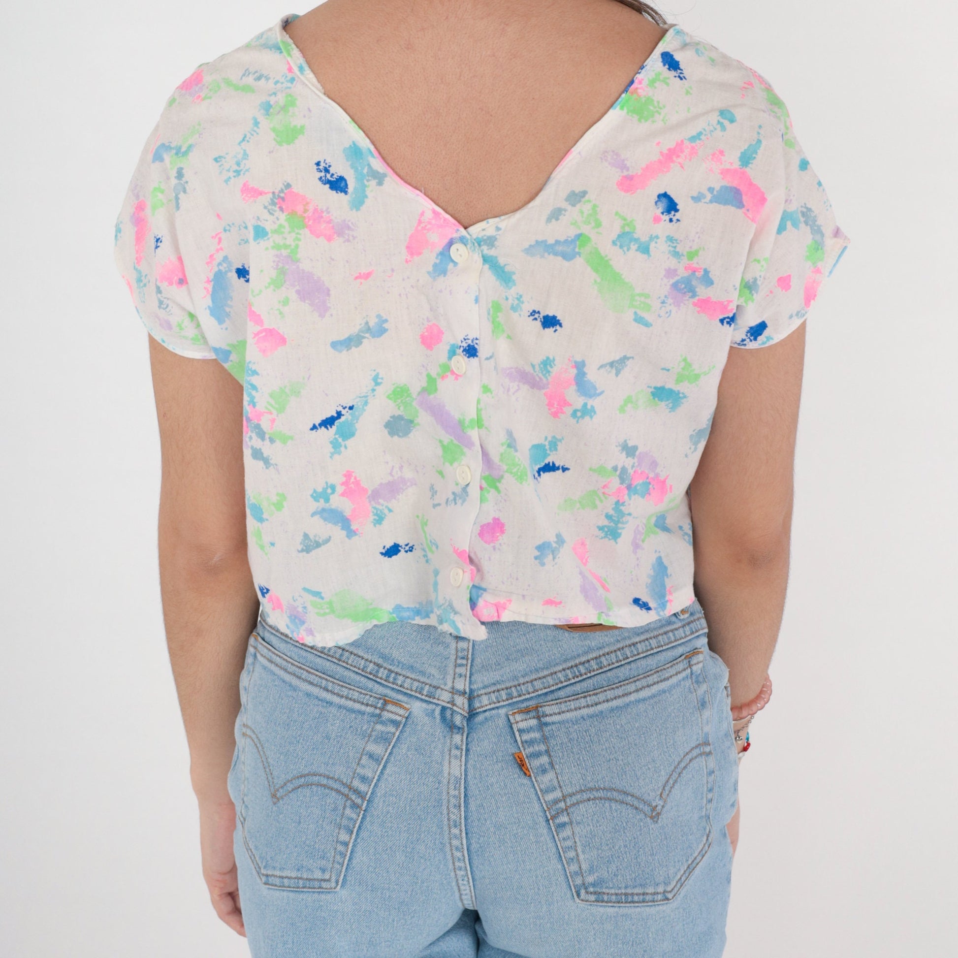80s Paint Splatter Crop Top White Pink V-Neck Cap Sleeve Button Back Medium