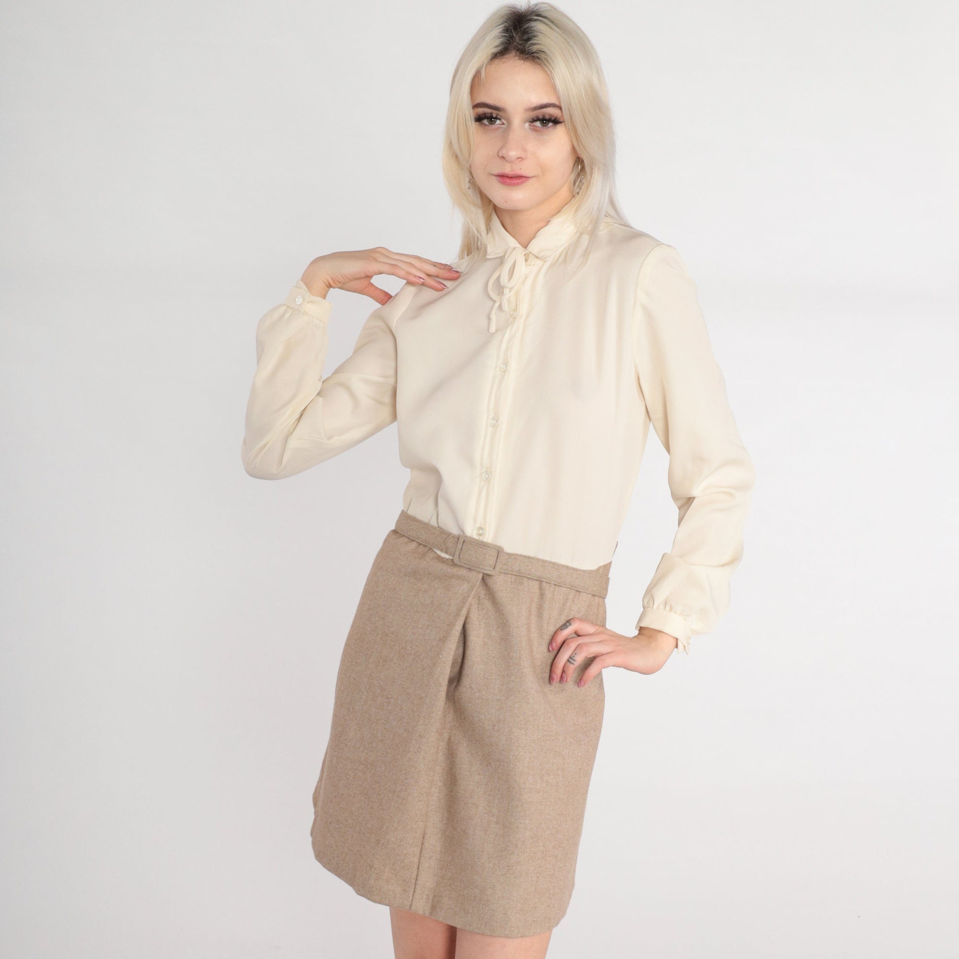 70s Secretary Shift Mini Dress Peter Pan Collar Tie Cream Taupe Medium