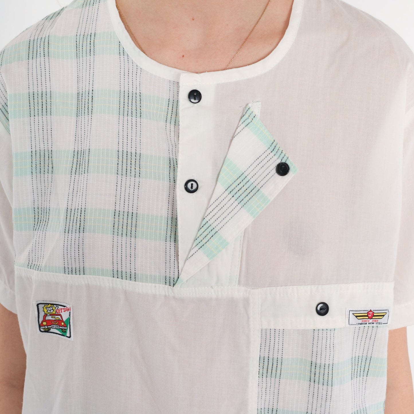 80s White Henley Shirt Plaid Lion Car Graphic Short Sleeve Small S