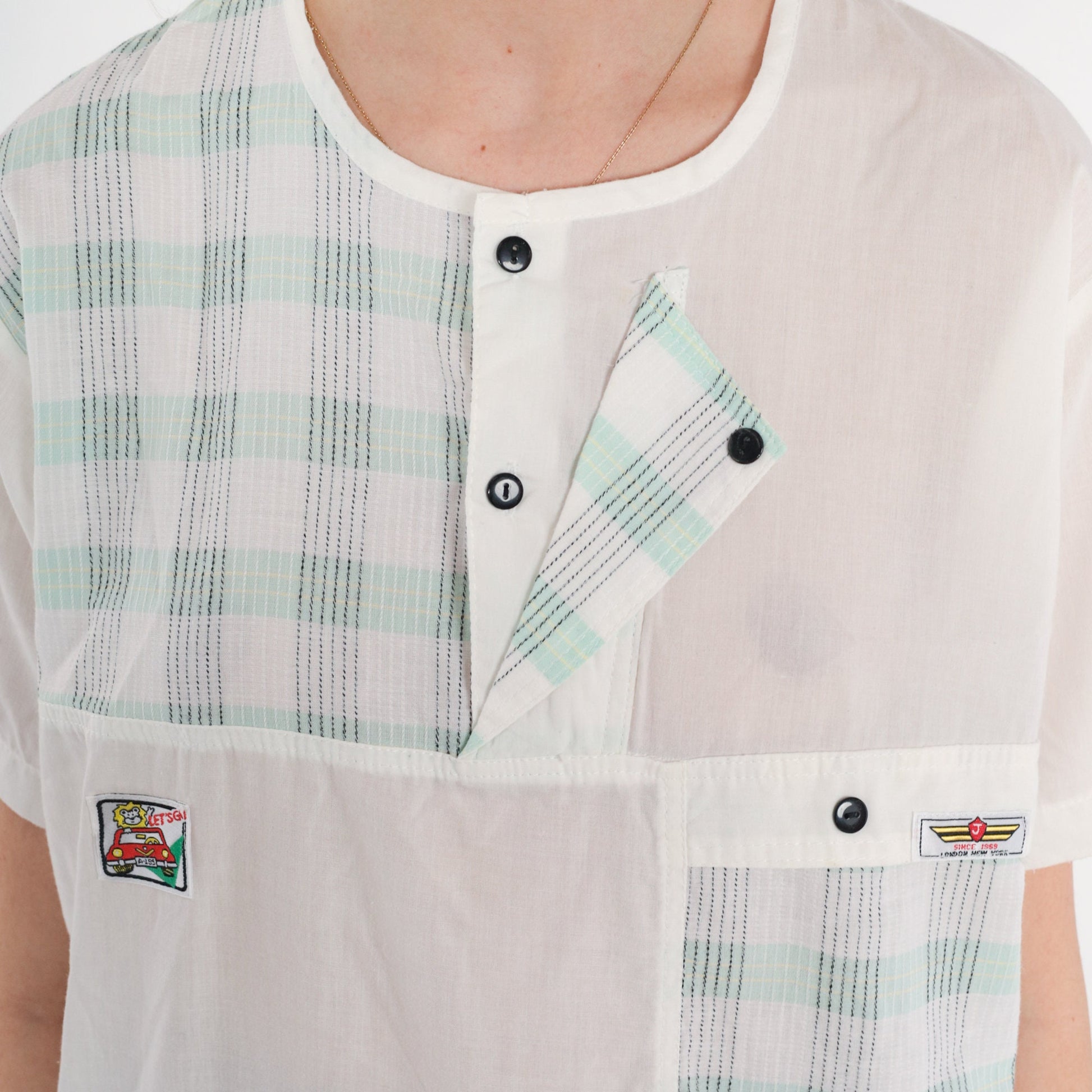 80s White Henley Shirt Plaid Lion Car Graphic Short Sleeve Small S
