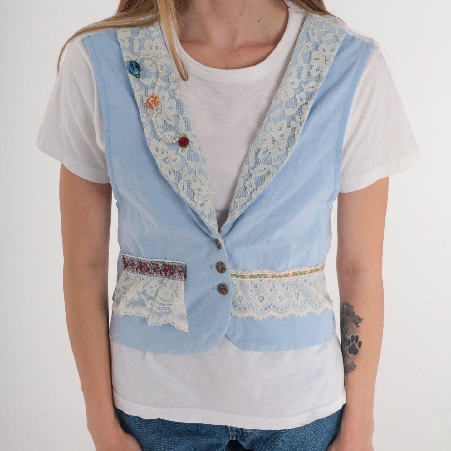 90s Baby Blue Lace Vest White T-Shirt Combo Pearl Beaded Rosette Small