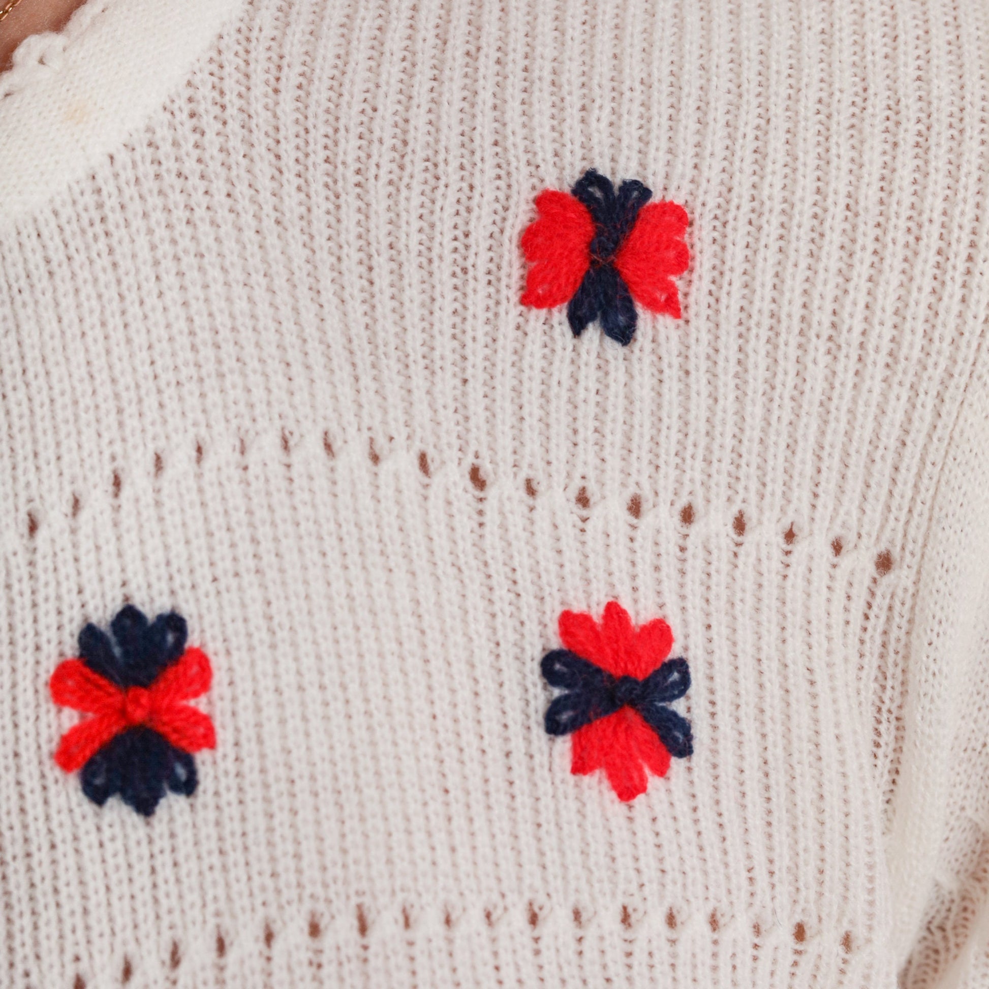 70s Floral Embroidered White Knit Pullover Sweater Cutout Small