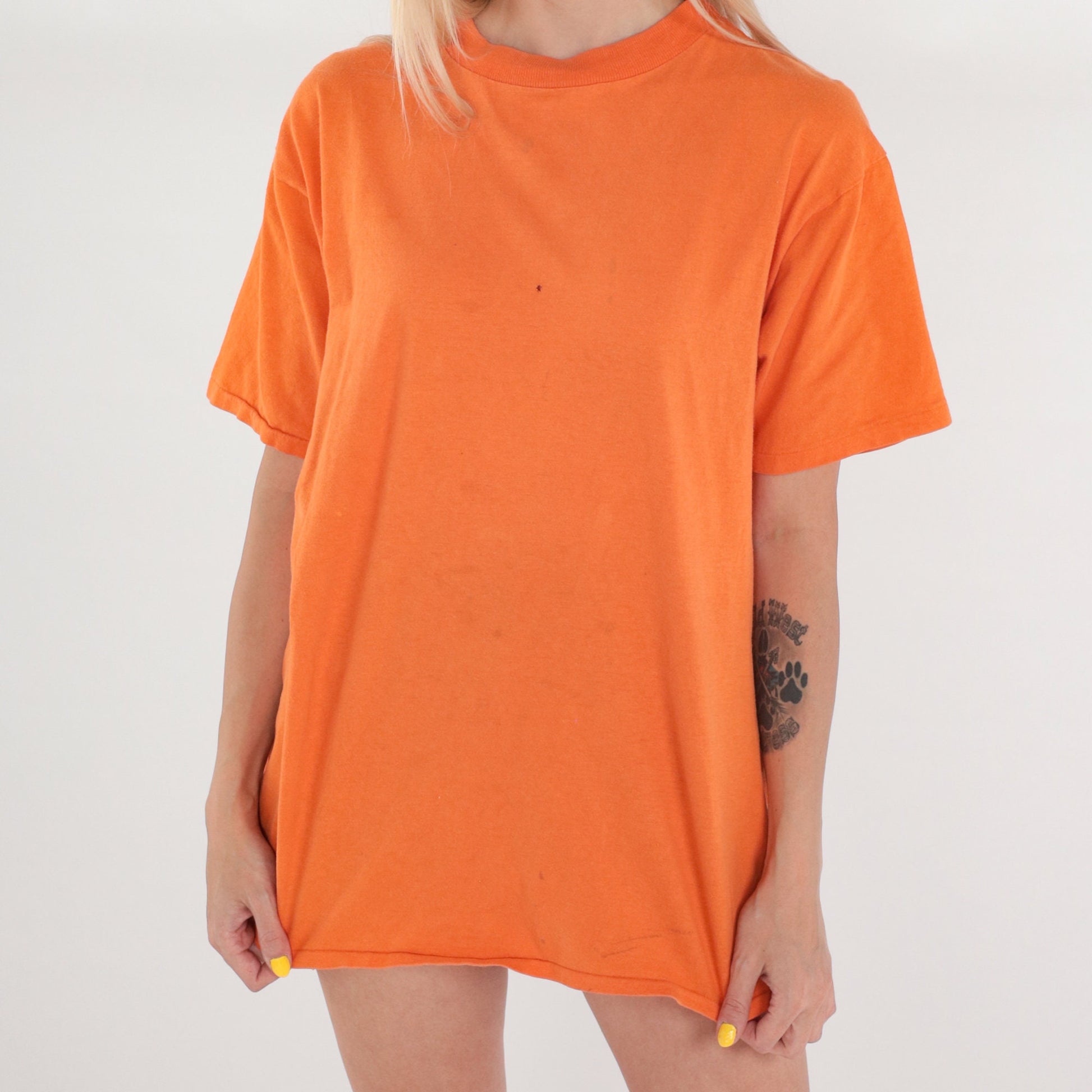 90s Orange Plain Crew Neck T-Shirt Single Stitch Distressed Medium