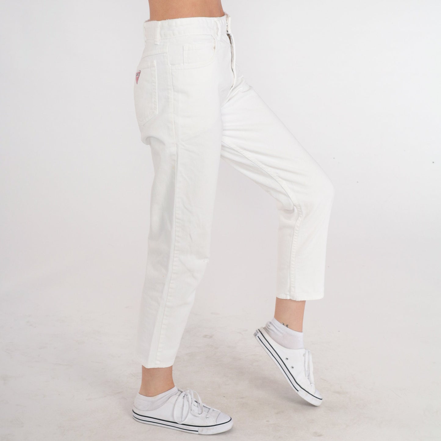 90s Guess White Denim High-Waist Mom Jeans Slim Tapered Small S