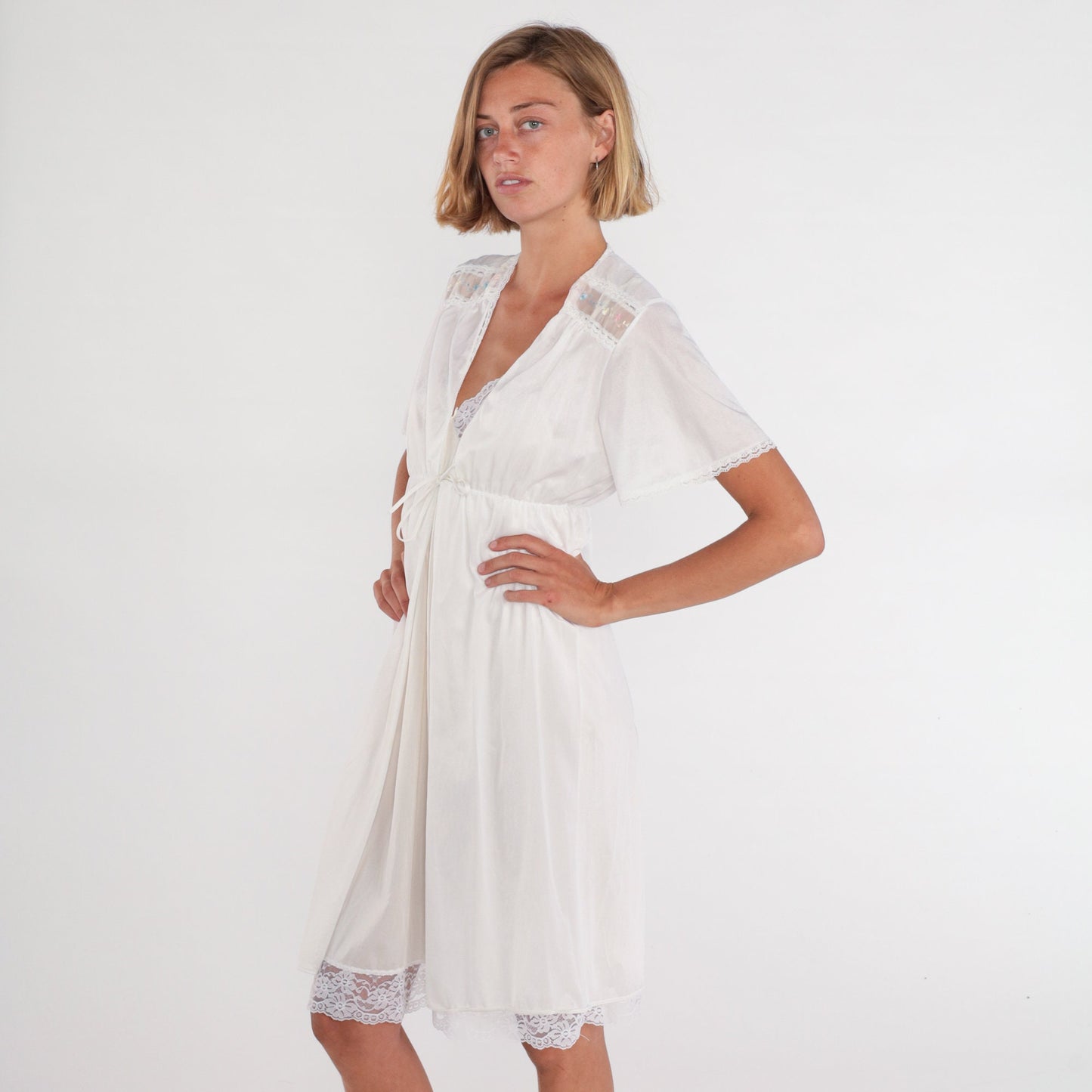 70s White Nylon Pajama Robe Floral Embroidered Tie Front Mini Nightgown XS