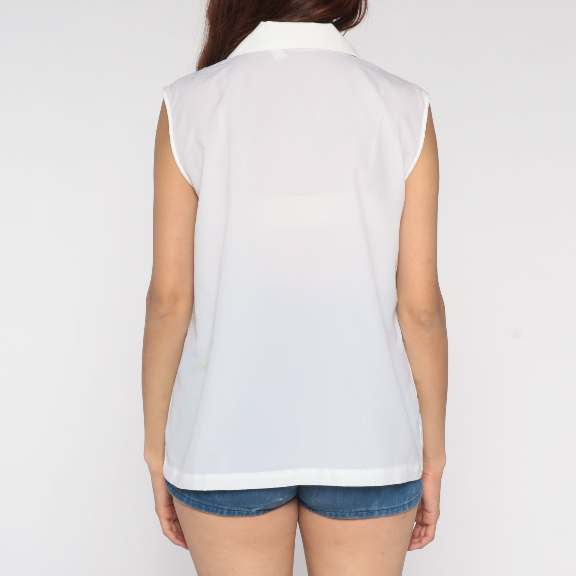 70s White Eyelet Lace Blouse Dagger Collar Button-Up Sleeveless Medium