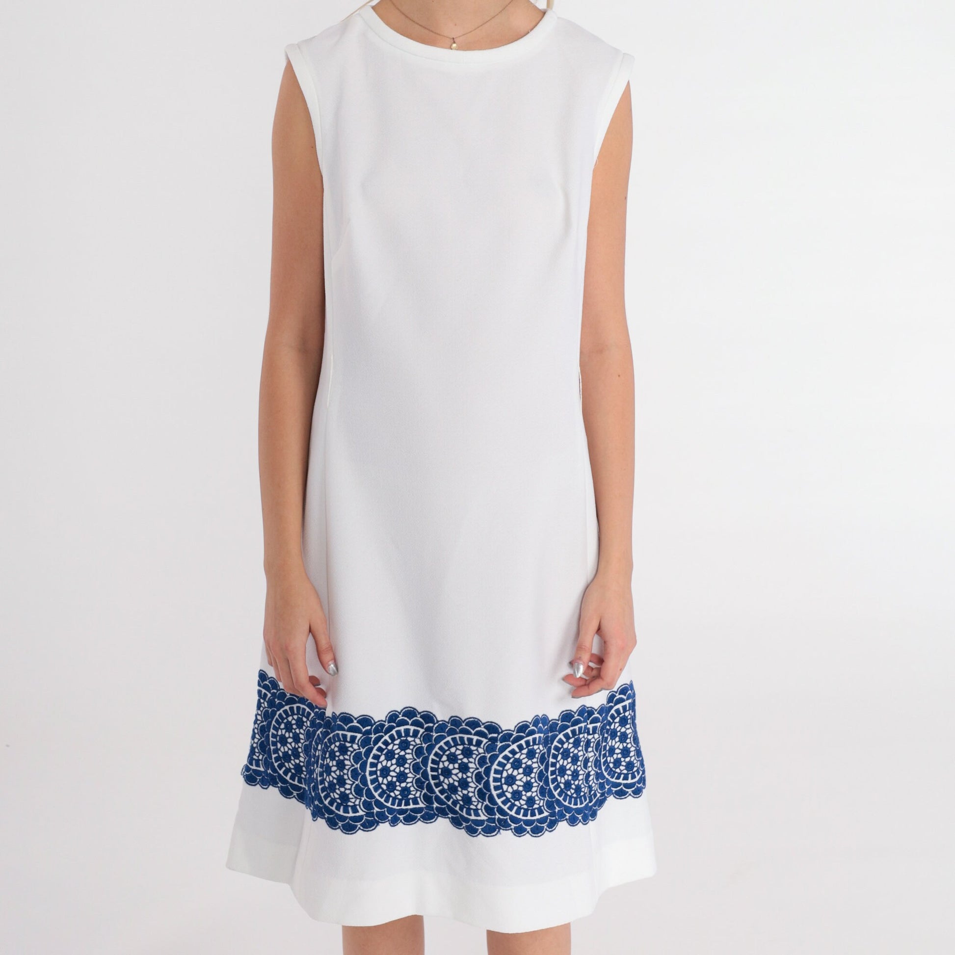 70s White Shift Dress Blue Mandala Print Sleeveless Knee-Length Medium