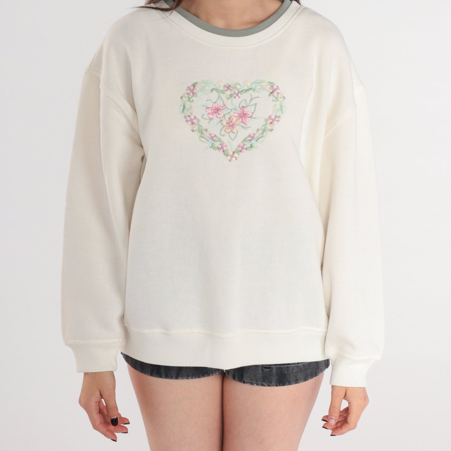 90s Floral Heart Embroidered Sweatshirt Cream Crewneck Pullover Large