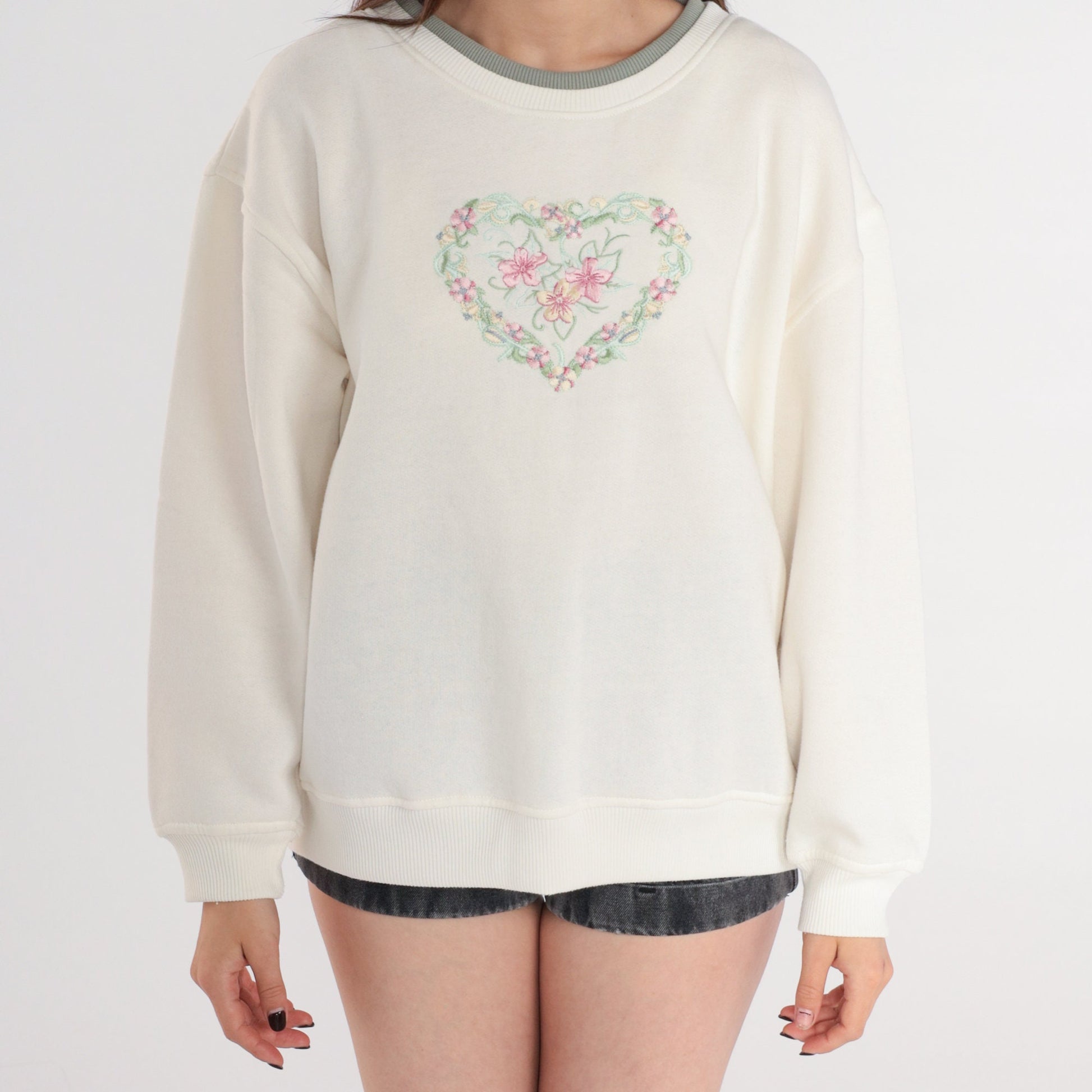 90s Floral Heart Embroidered Sweatshirt Cream Crewneck Pullover Large