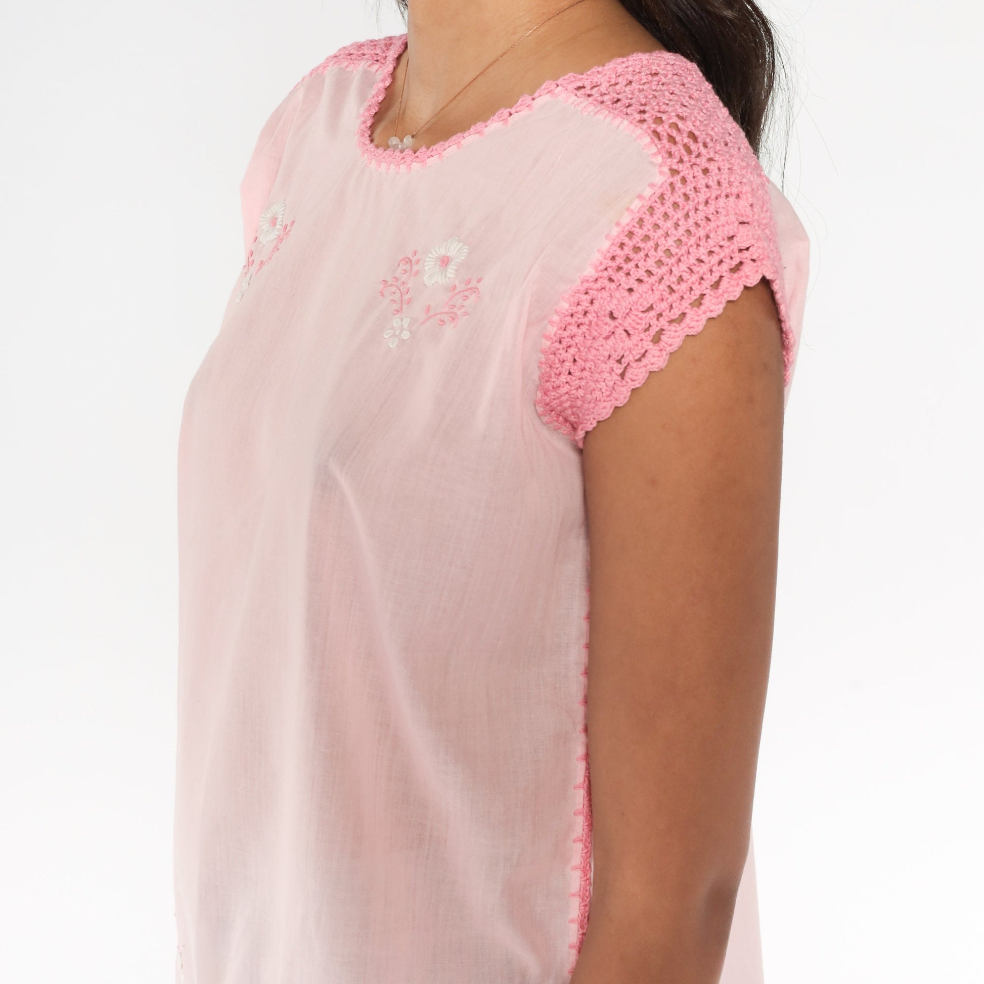 80s Baby Pink Floral Embroidered Blouse Crochet Cap Sleeve Small