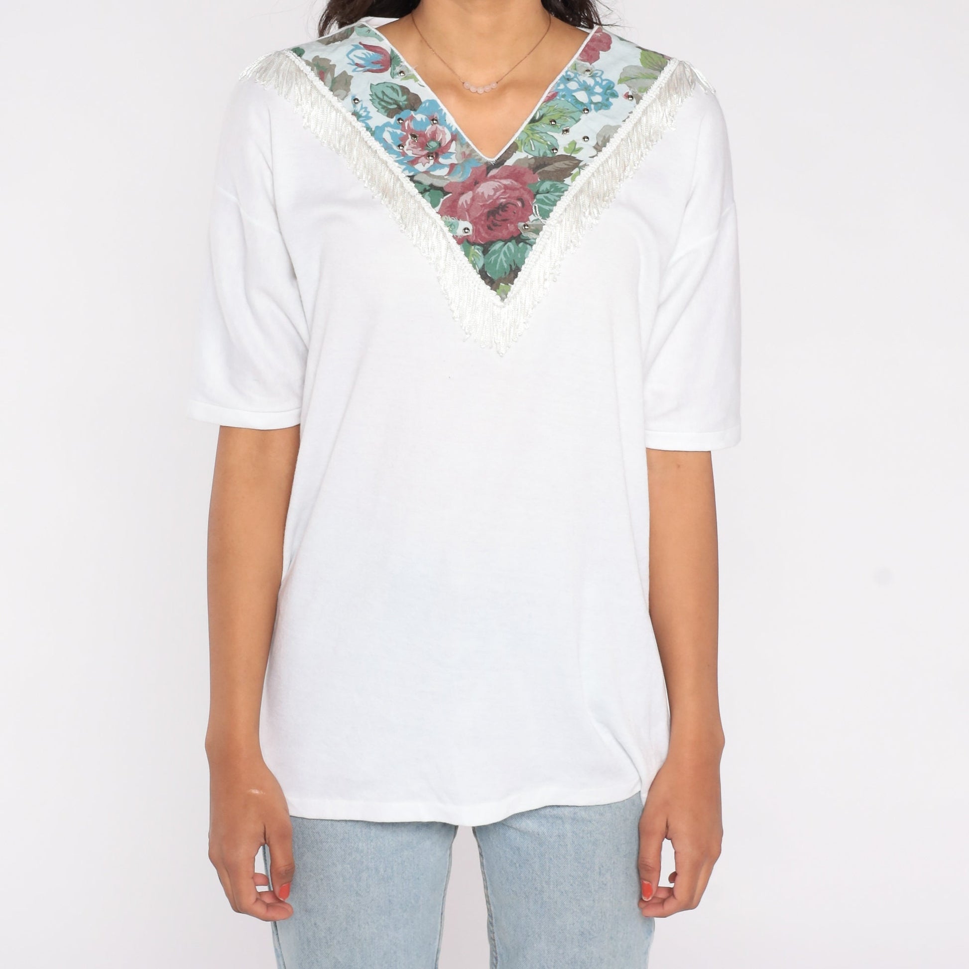 1990s Floral Studded Western Yoke T-Shirt White V-Neck Fringe Cowgirl Large