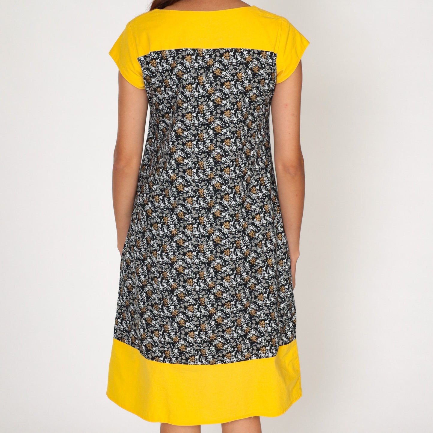 1960s Mod Floral Mini Dress Yellow Black Cap Sleeve Shift Extra Small