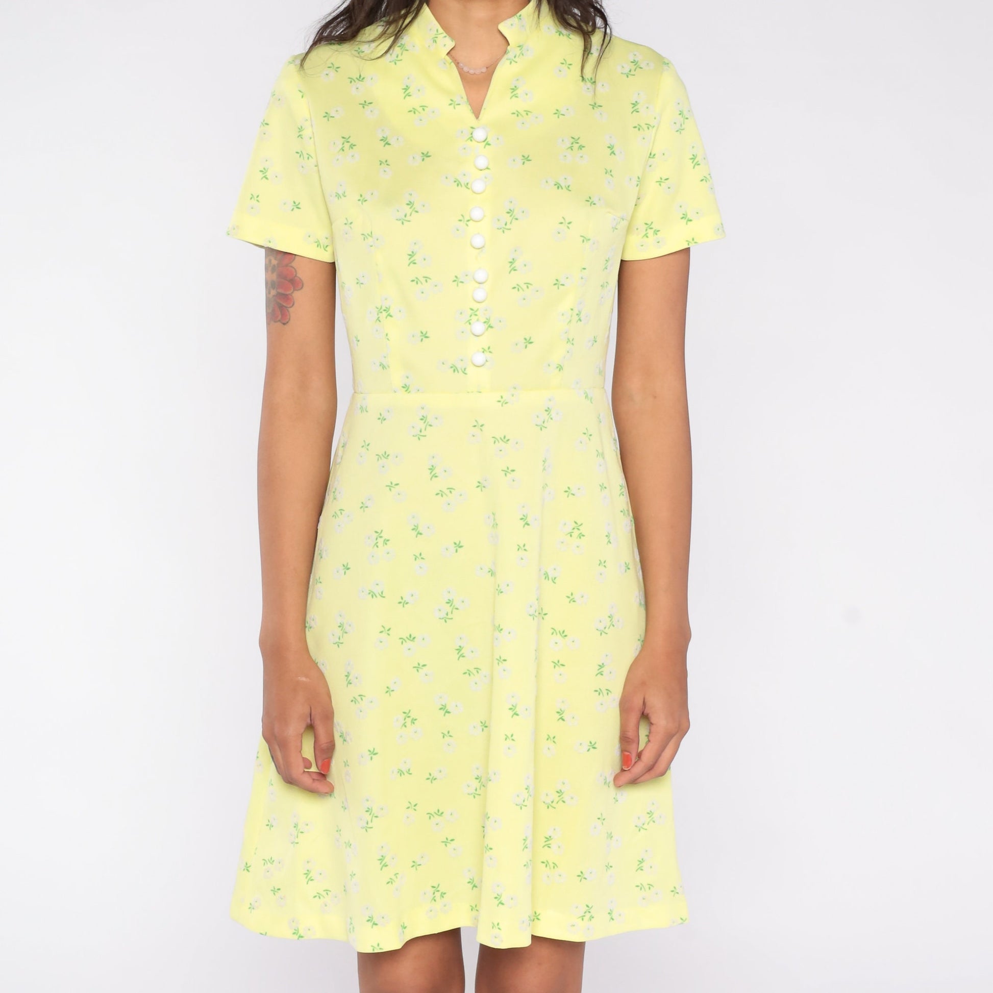 1970s Yellow Floral Mini Dress High Waisted Short Sleeve Mandarin Collar Small
