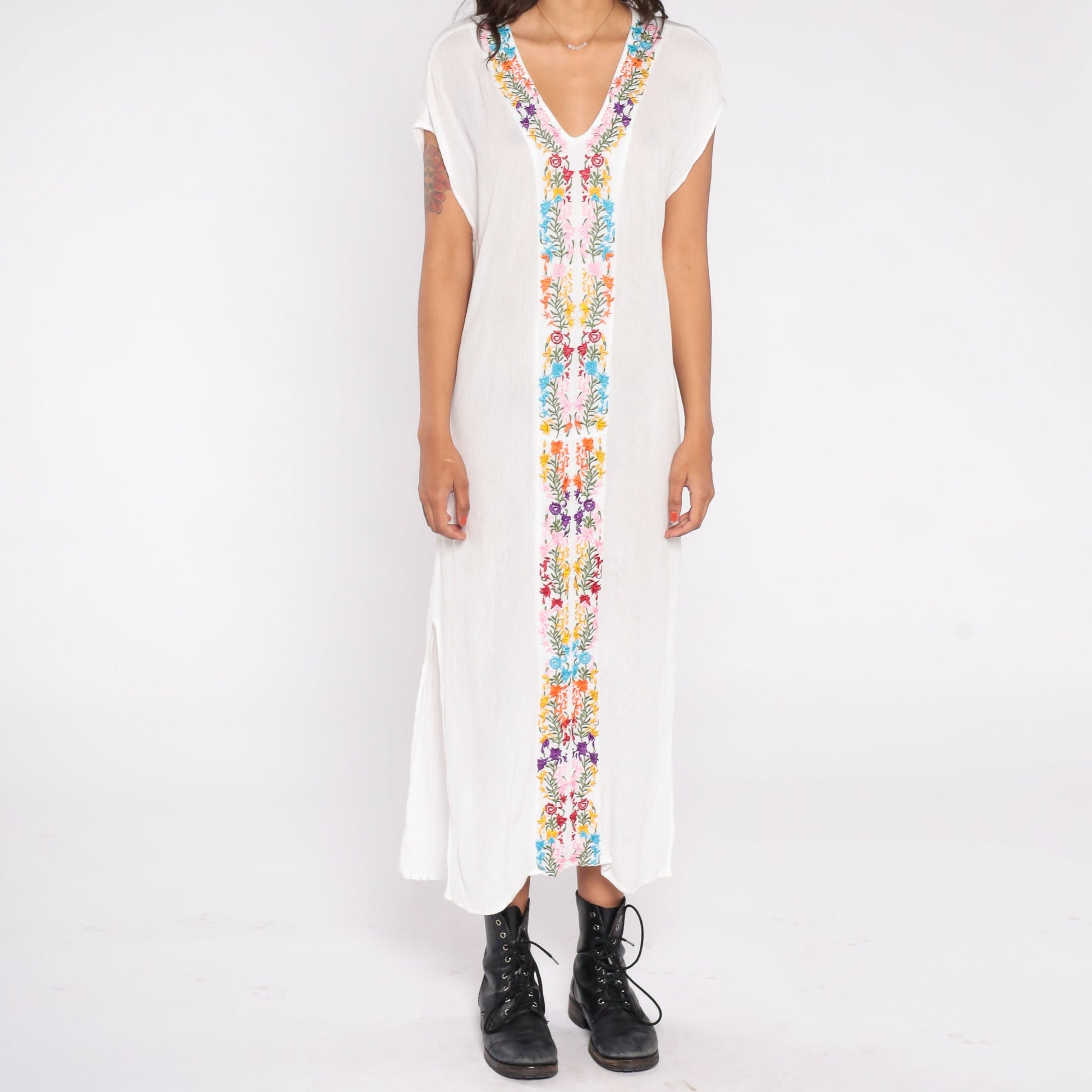 Y2K White Floral Embroidered Midi Dress Cap Sleeve V-Neck Side Slit Medium