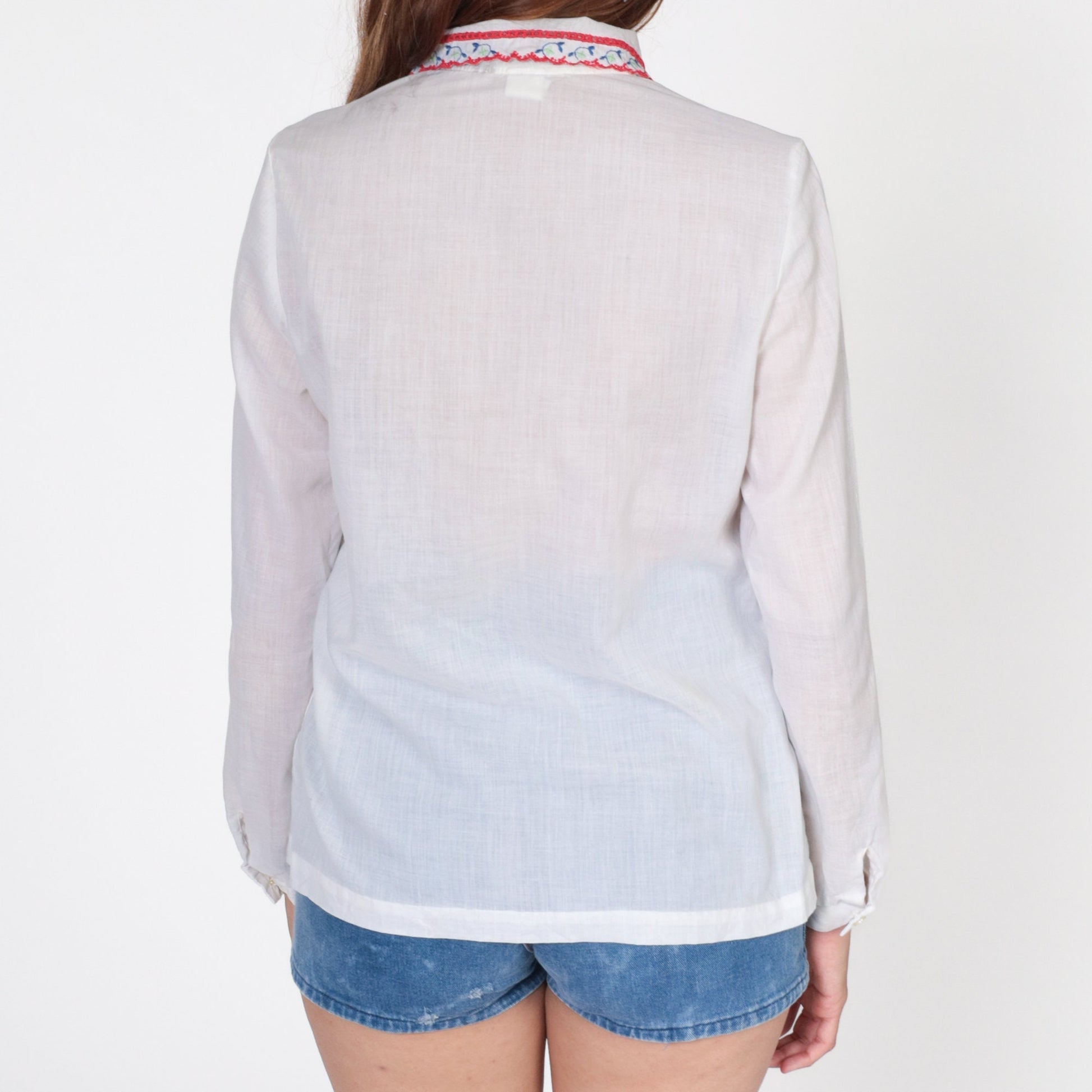 80s White Sheer Blouse Floral Embroidered Peter Pan Collar Button Up Small