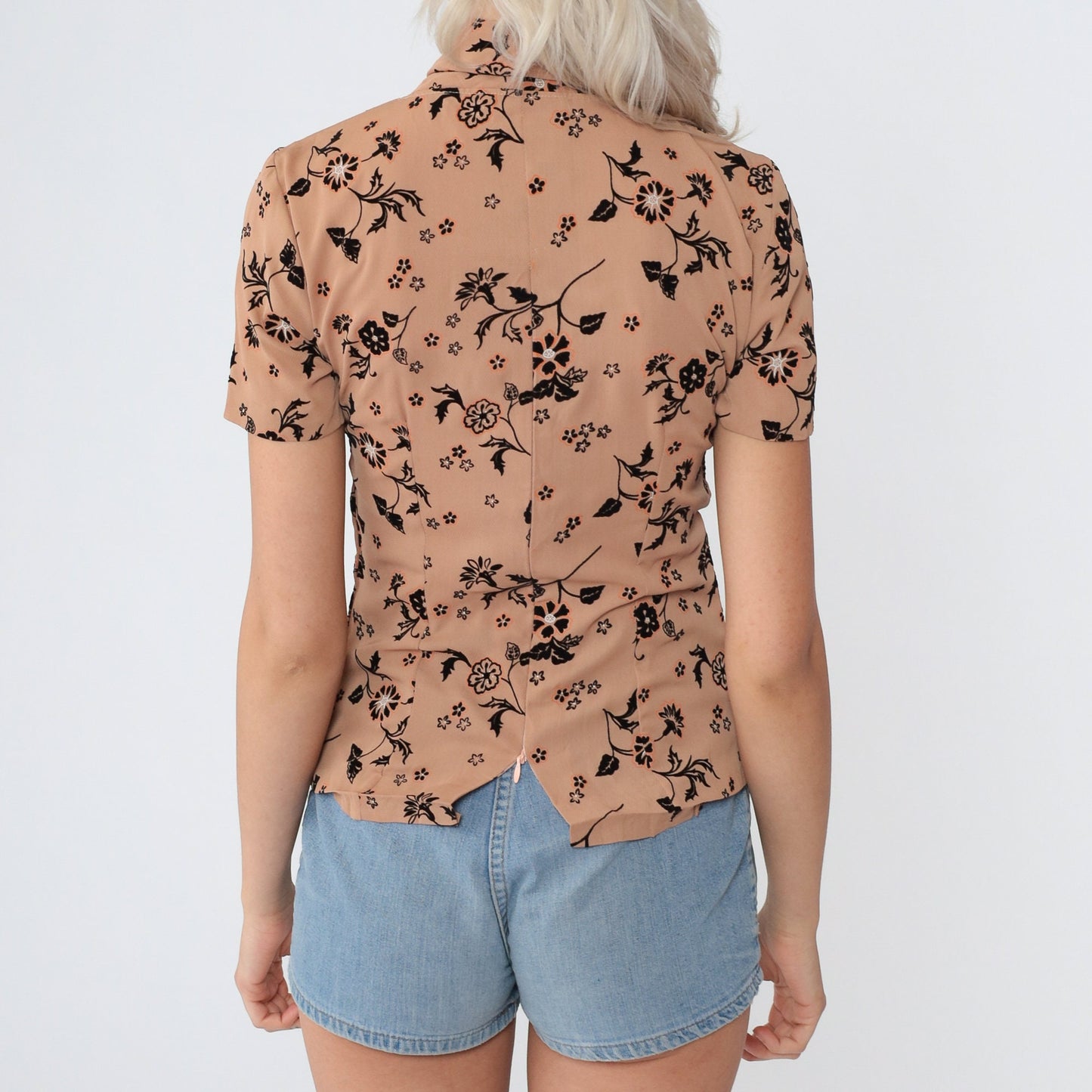 70s Floral Ascot Blouse Tan Short Sleeve Princess Seam Tie Neck Top Extra Small