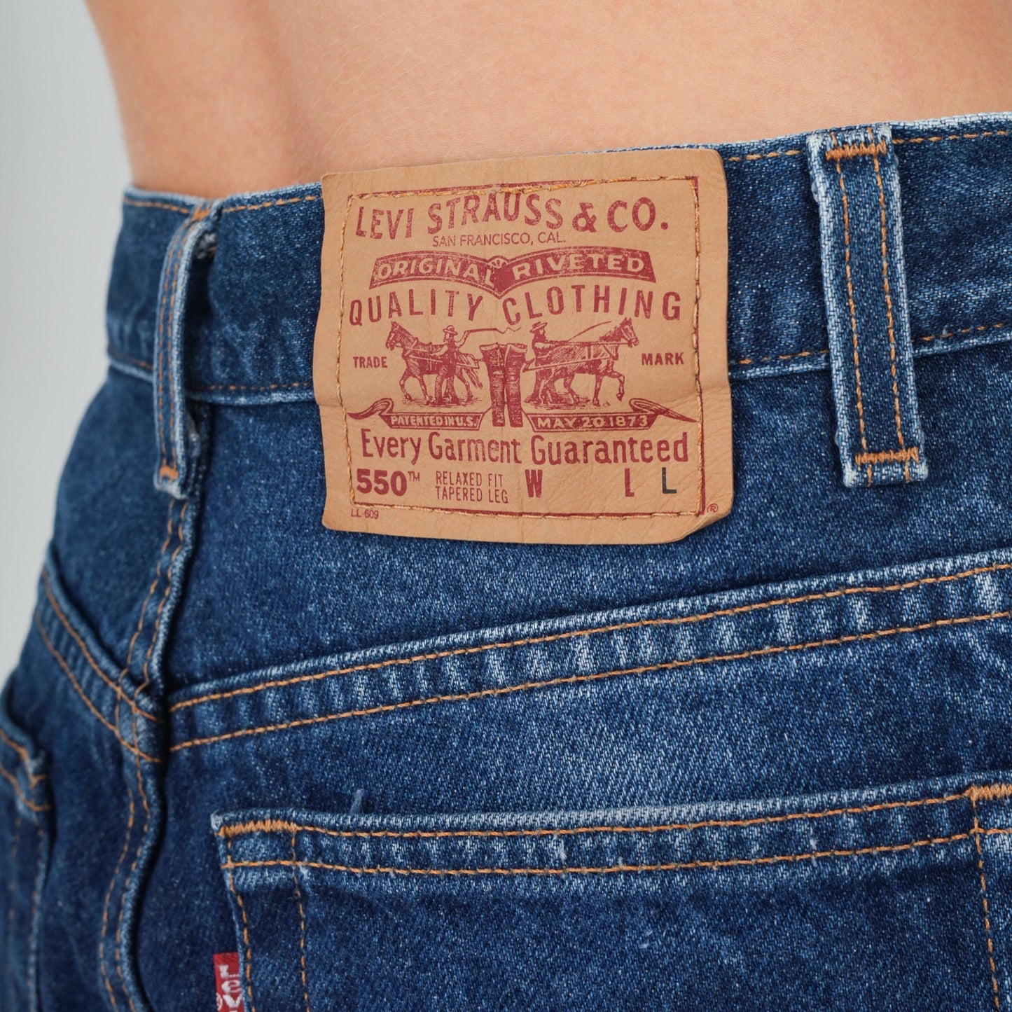 Levi's 550 80s Dark Wash Denim Shorts High Rise Frayed Hem Small