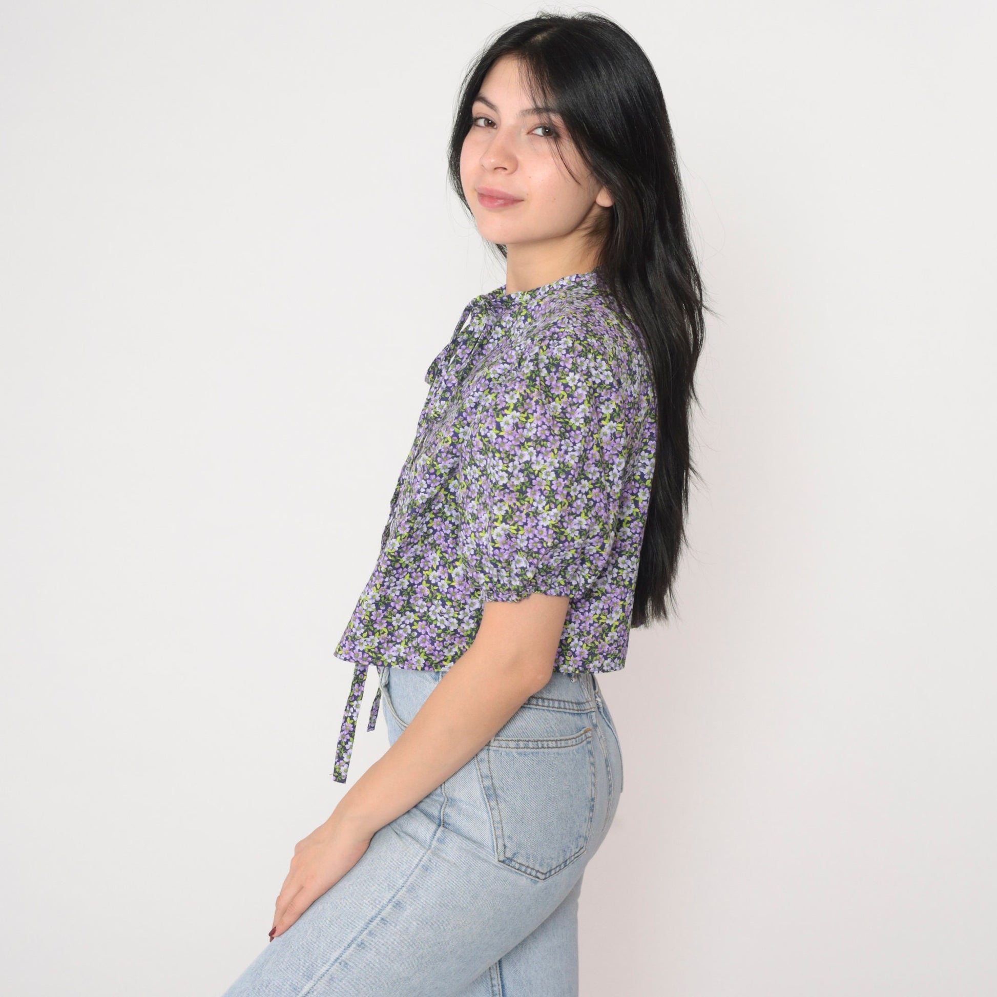90s Purple Floral Crop Top Puff Sleeve Button-Up Blouse Tie Neck Small