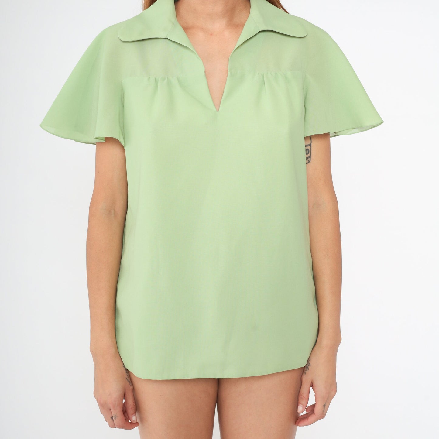 70s Light Green Flutter Sleeve Blouse V-Neck Collared Top Medium