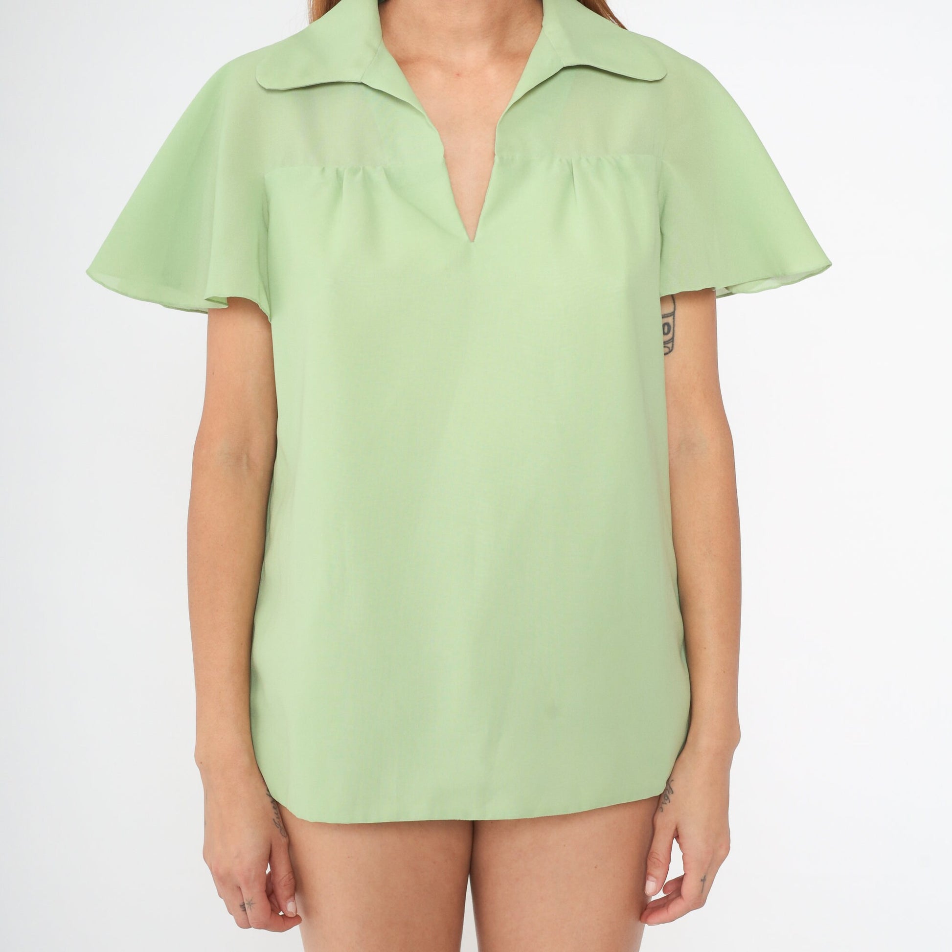 70s Light Green Flutter Sleeve Blouse V-Neck Collared Top Medium