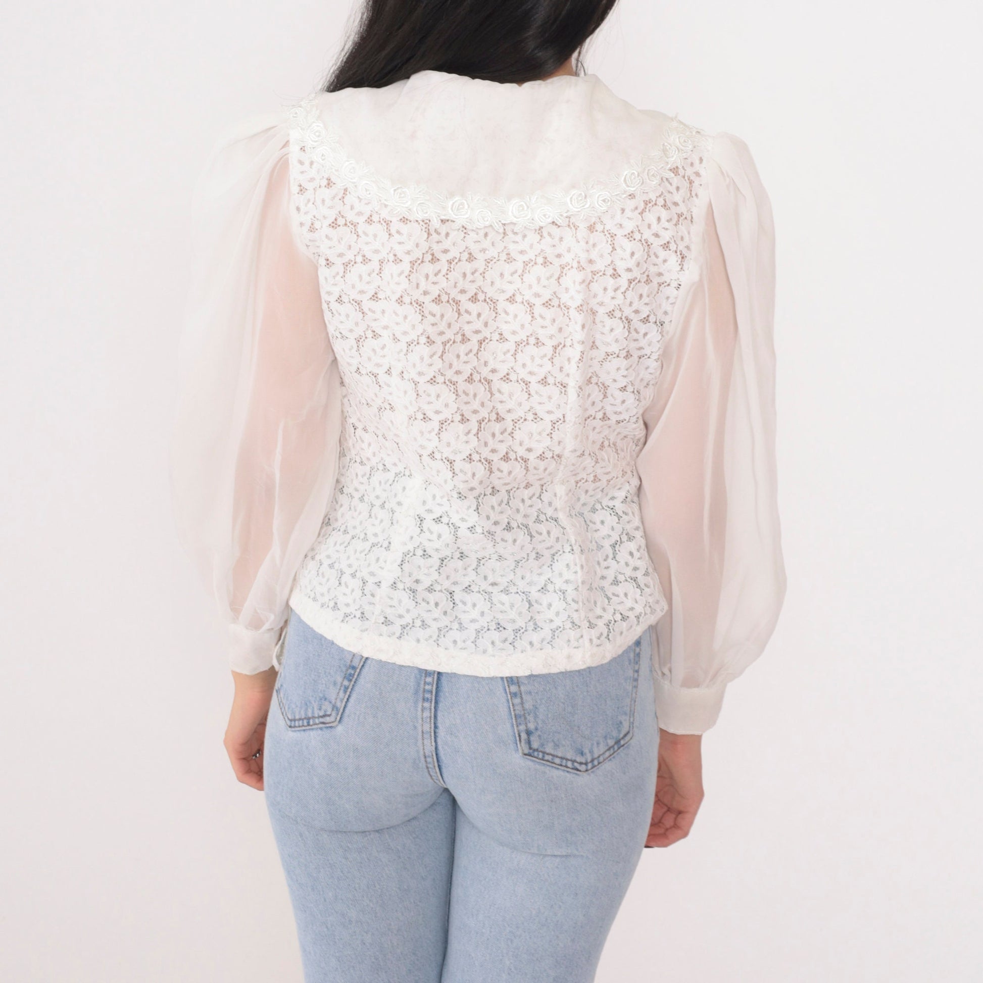90s White Lace Blouse Puff Sleeve Bow Button-Up Collared Top Small S