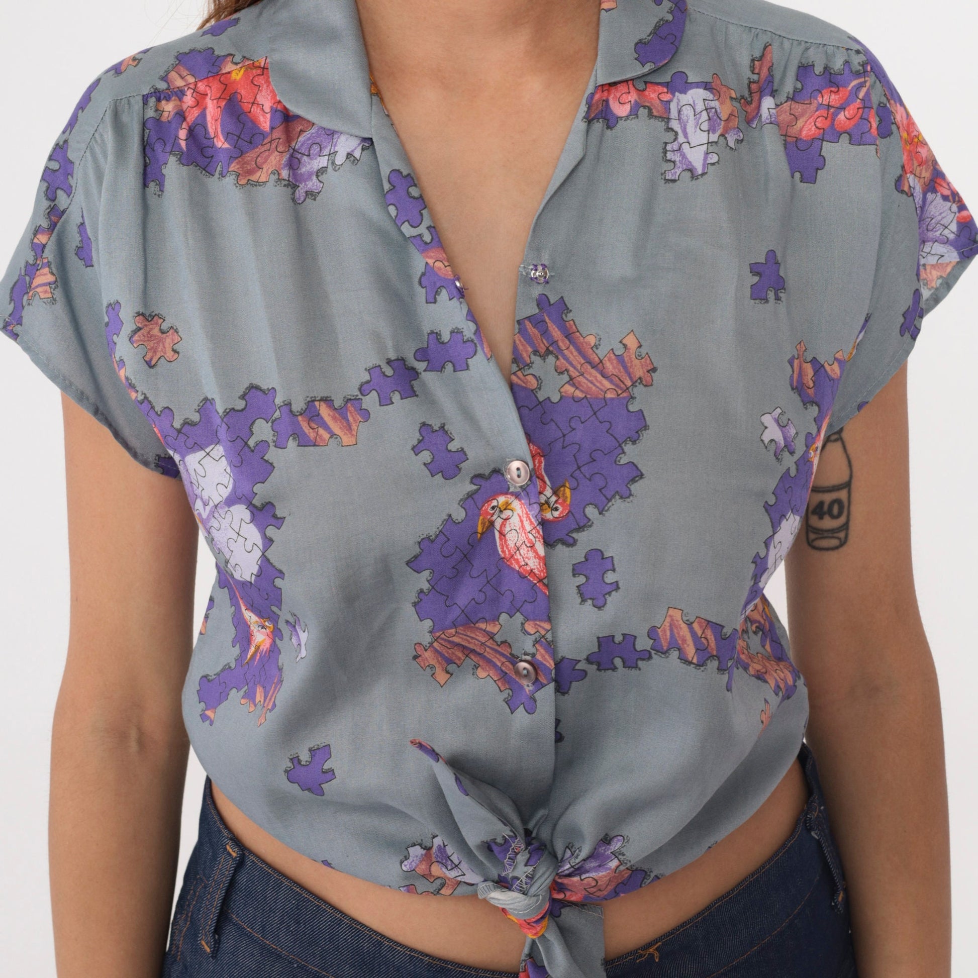 80s Tropical Bird Puzzle Pieces Tie Waist Shirt Grey Purple Rayon Small