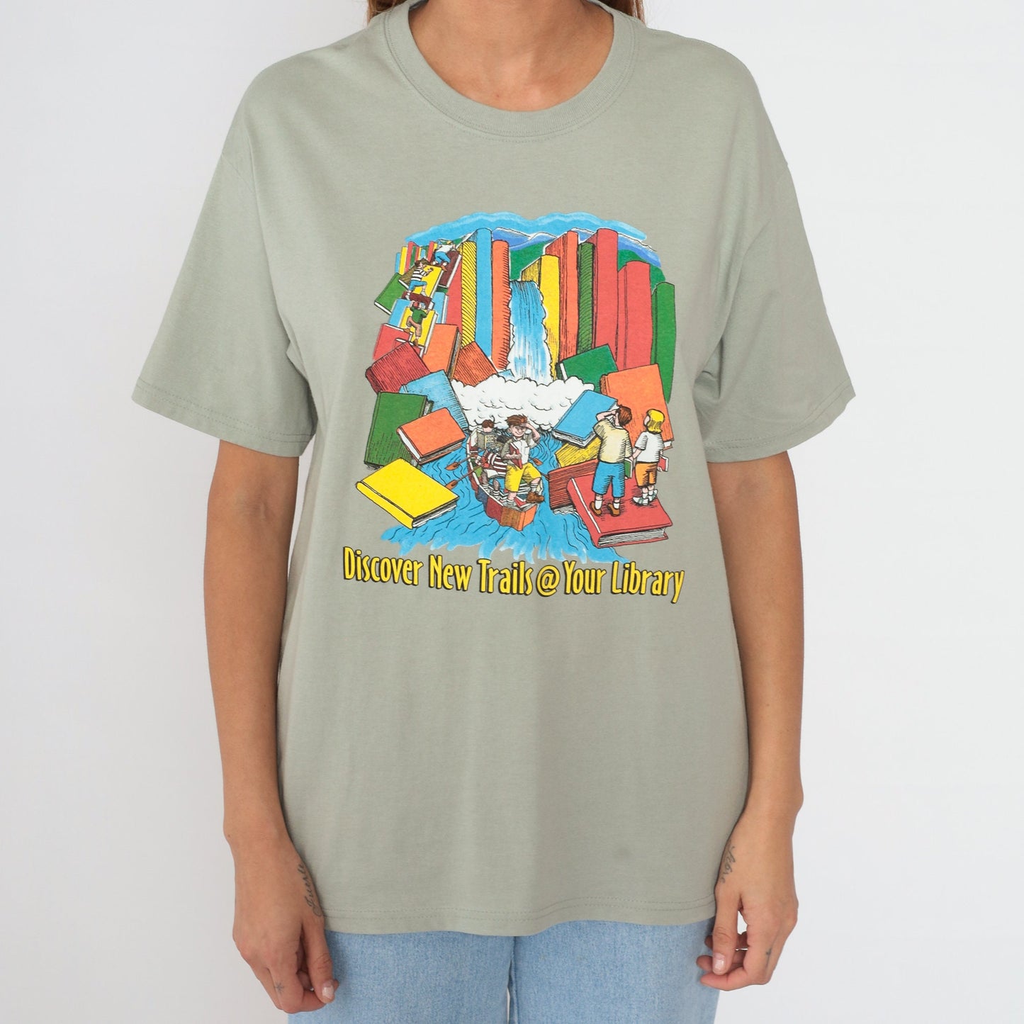 00s Library Graphic T-Shirt Discover New Trails Medium